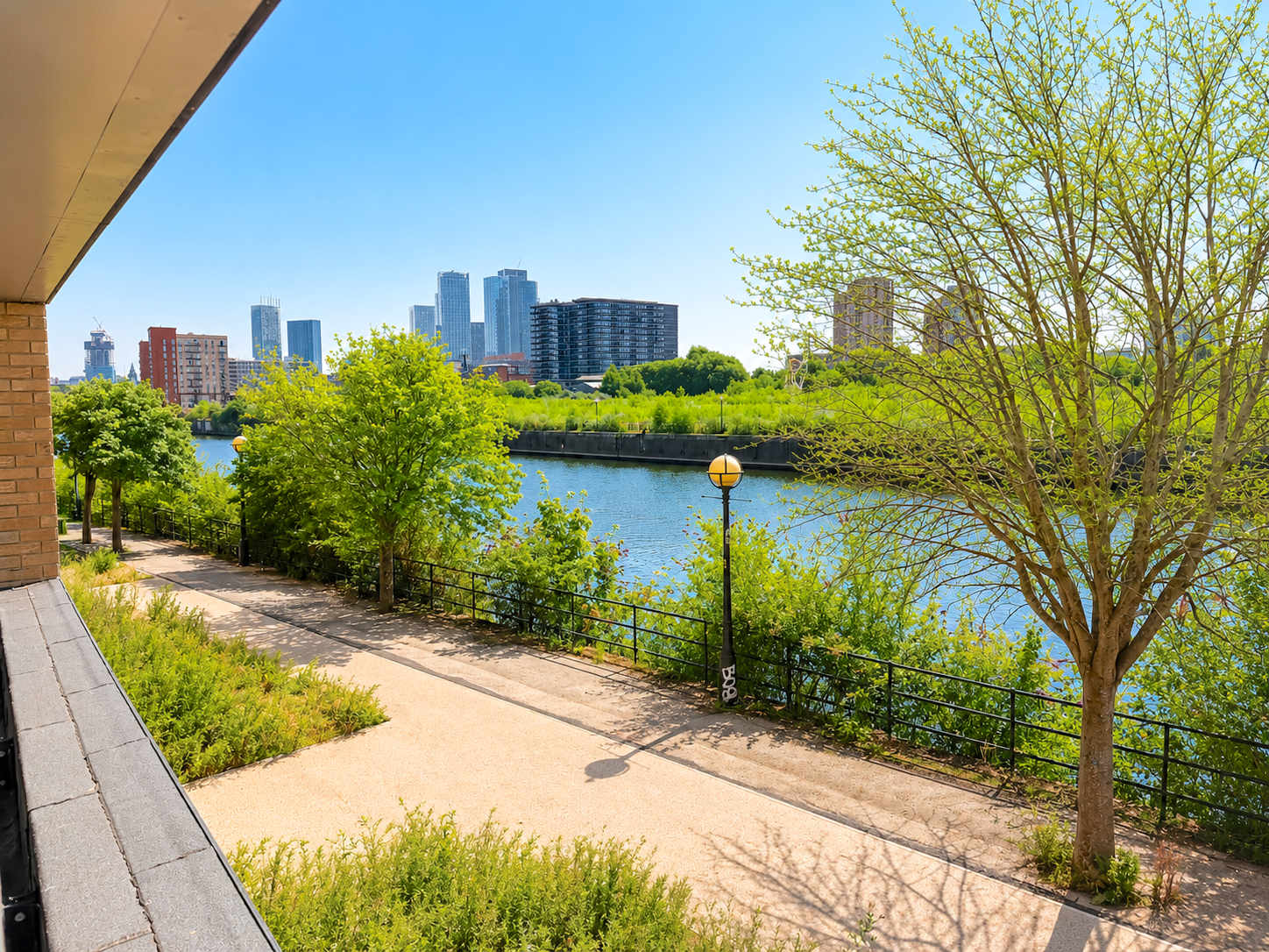 Riverside Corner Duplex with Sun Drenched Balcony Sleeps 6 Monthly...