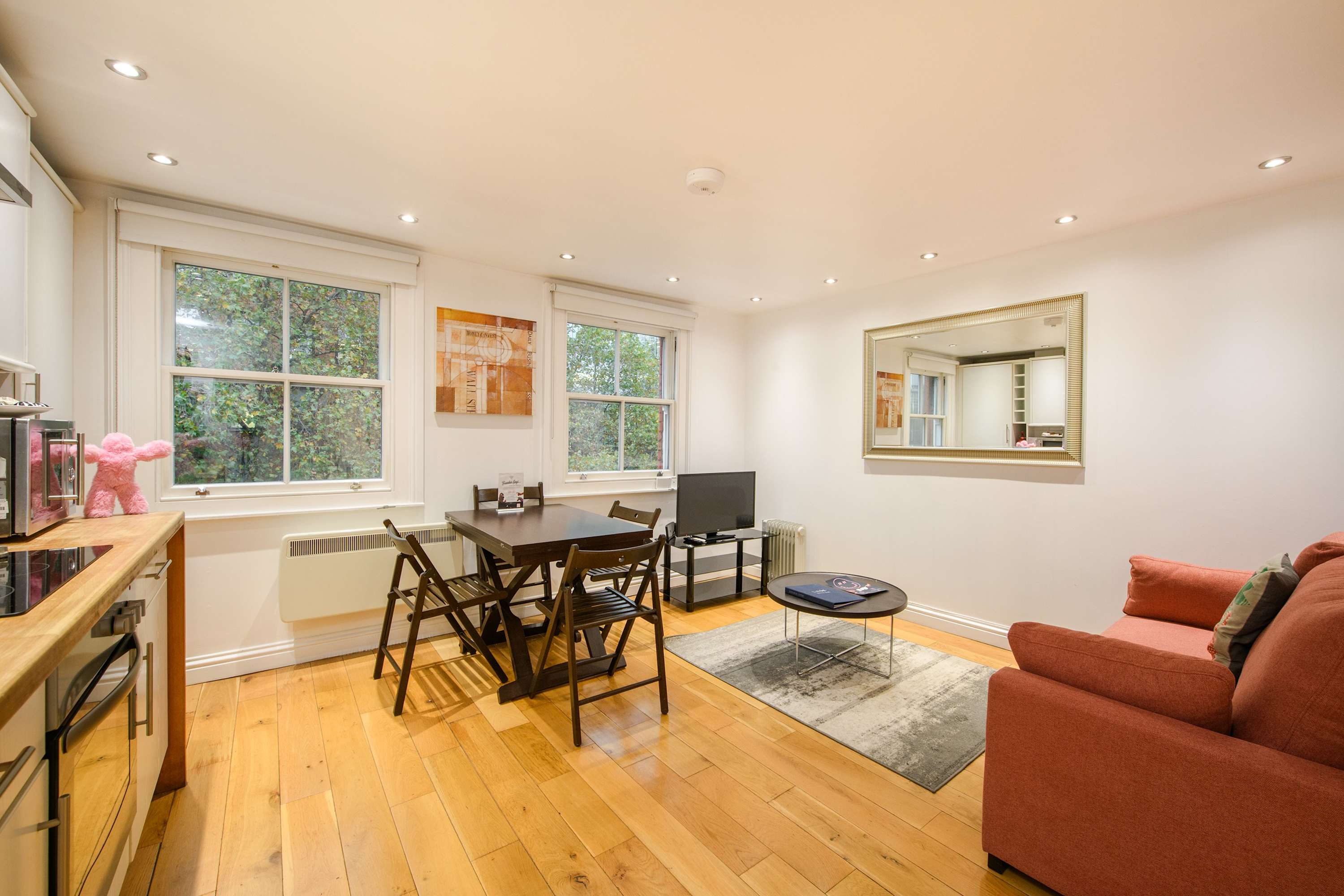 Holborn 1-Bed · West End · Sleeps 3 in Theobalds Road, C WC1X - Property image 3 - VivreStays