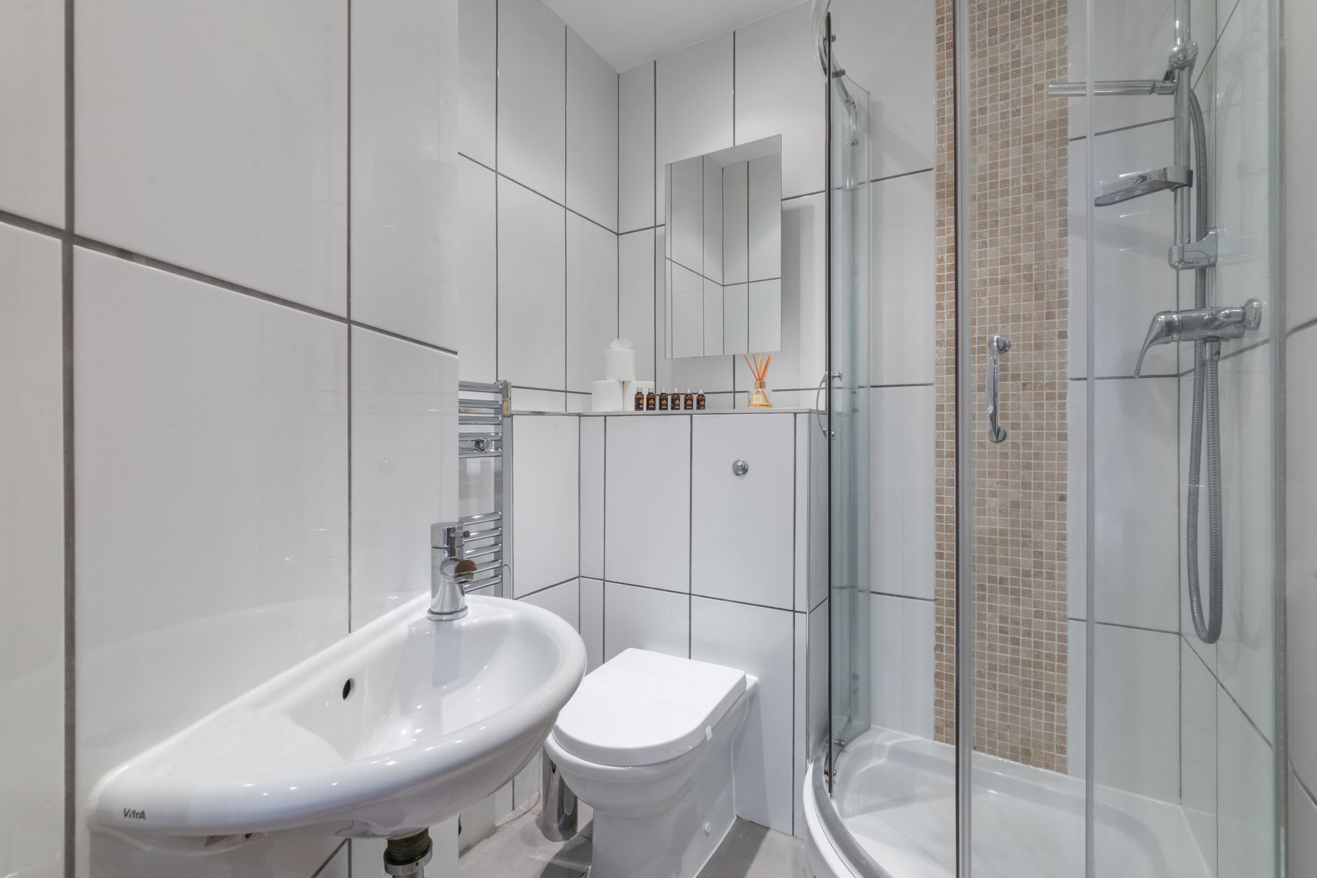 Fitzrovia Duplex · 2-Bed · Private Patio Garden in Warren Street, 31 W1T - Property image 11 - VivreStays