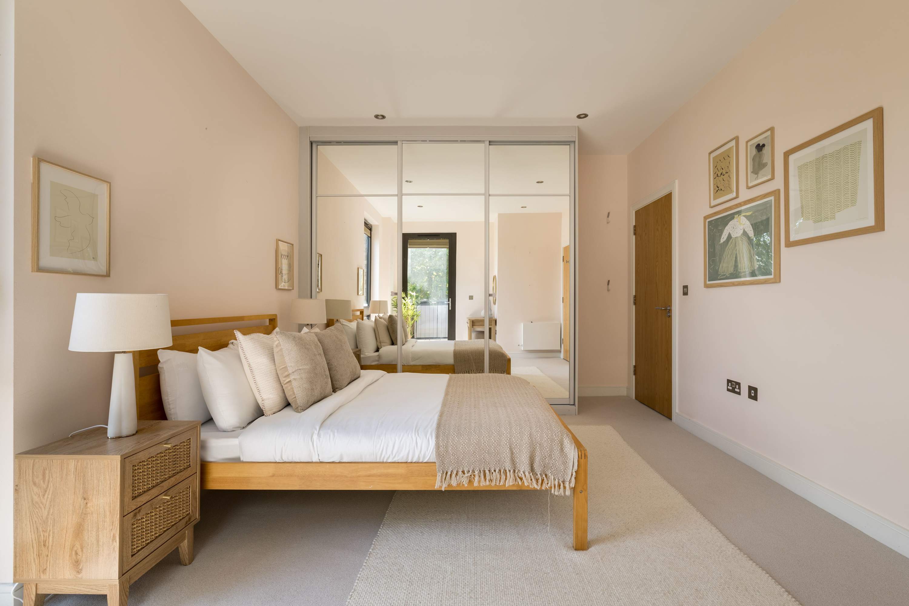 View Terrace Light in the Vale in Flat 15, Elgin Avenue 12 W9 3QP Terrace Light in the Vale in Flat 15, Elgin Avenue 12 W9 3QP - Property image 10 - VivreStays