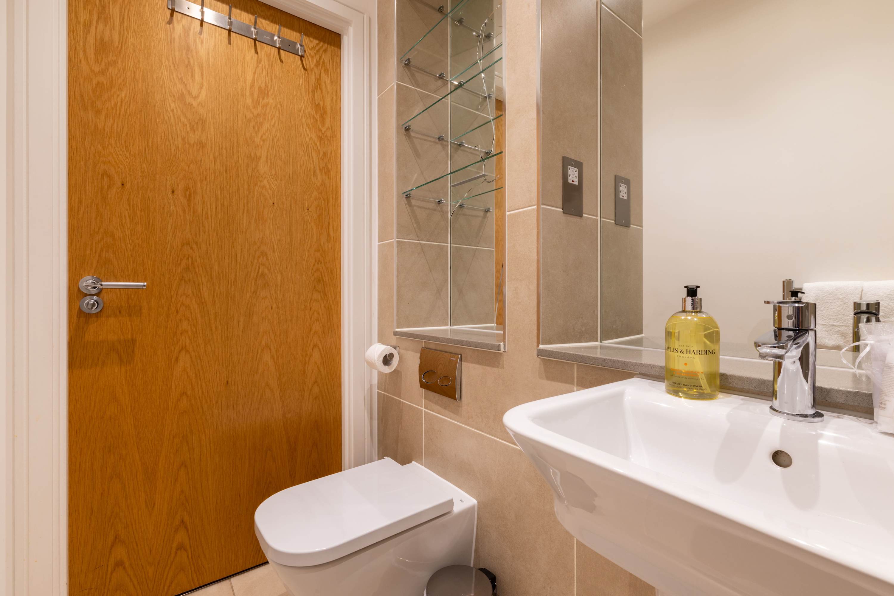 View Terrace Light in the Vale in Flat 15, Elgin Avenue 12 W9 3QP Terrace Light in the Vale in Flat 15, Elgin Avenue 12 W9 3QP - Property image 26 - VivreStays