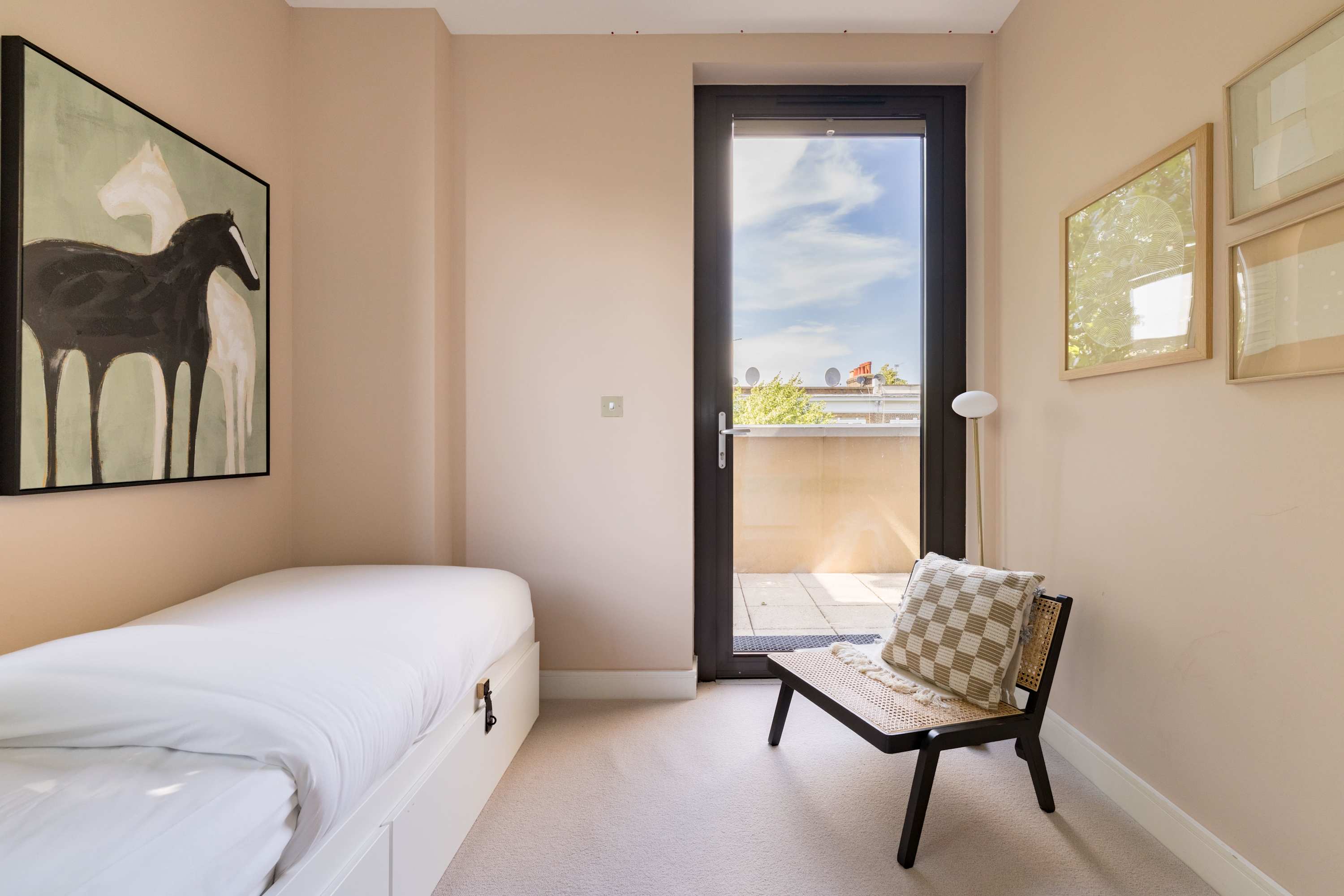View Terrace Light in the Vale in Flat 15, Elgin Avenue 12 W9 3QP Terrace Light in the Vale in Flat 15, Elgin Avenue 12 W9 3QP - Property image 18 - VivreStays