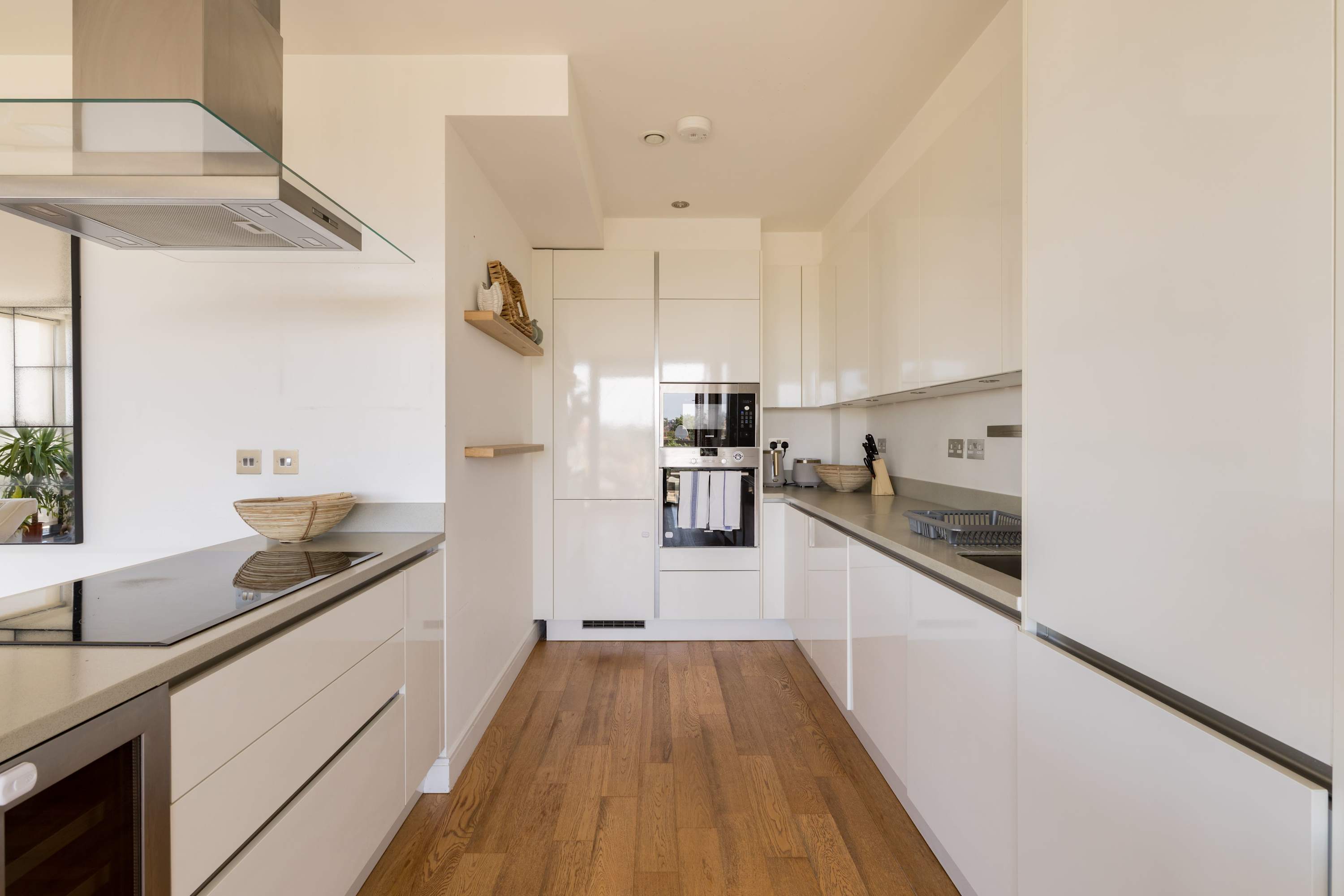 View Terrace Light in the Vale in Flat 15, Elgin Avenue 12 W9 3QP Terrace Light in the Vale in Flat 15, Elgin Avenue 12 W9 3QP - Property image 8 - VivreStays