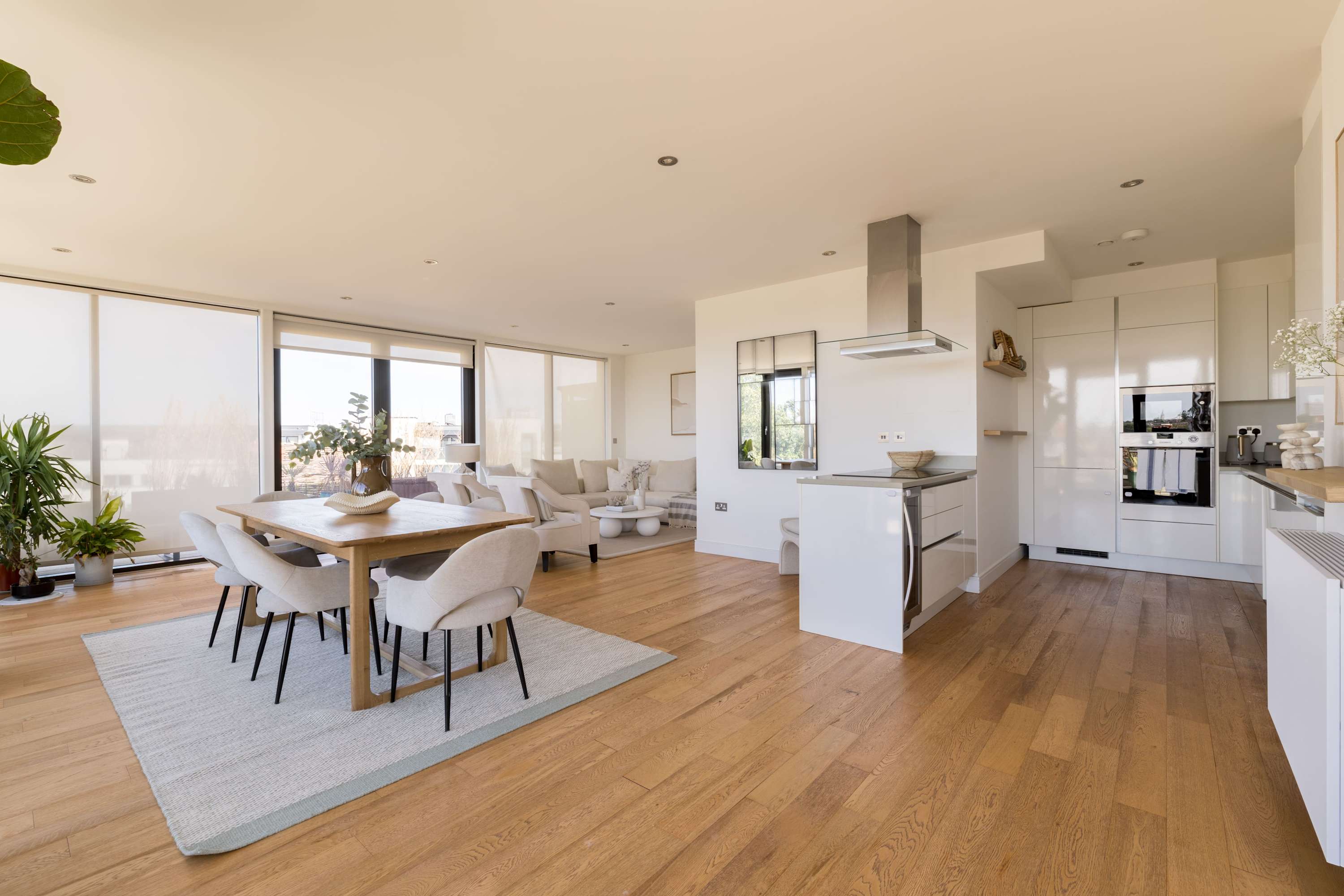 View Terrace Light in the Vale in Flat 15, Elgin Avenue 12 W9 3QP Terrace Light in the Vale in Flat 15, Elgin Avenue 12 W9 3QP - Property image 5 - VivreStays