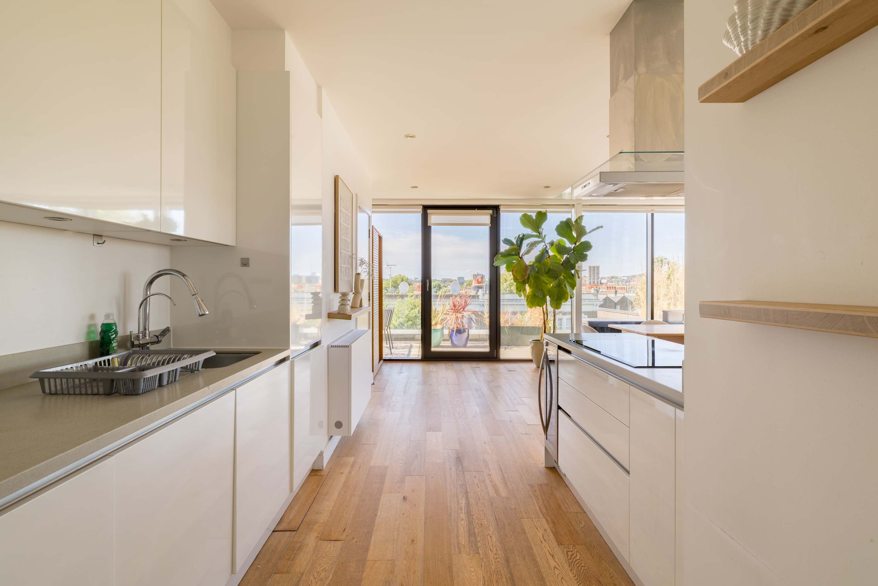 View Terrace Light in the Vale in Flat 15, Elgin Avenue 12 W9 3QP Terrace Light in the Vale in Flat 15, Elgin Avenue 12 W9 3QP - Property image 9 - VivreStays