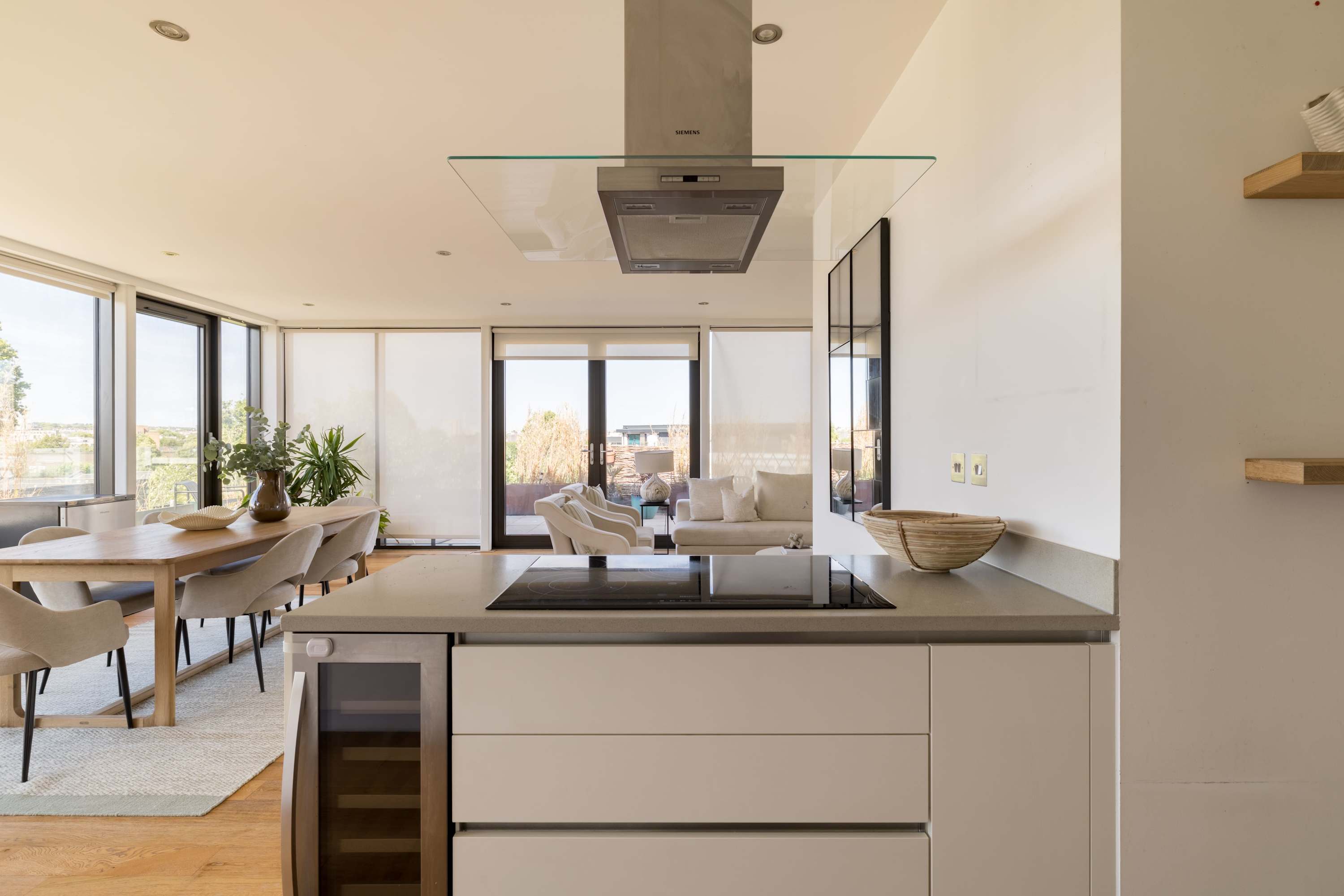 View Terrace Light in the Vale in Flat 15, Elgin Avenue 12 W9 3QP Terrace Light in the Vale in Flat 15, Elgin Avenue 12 W9 3QP - Property image 7 - VivreStays