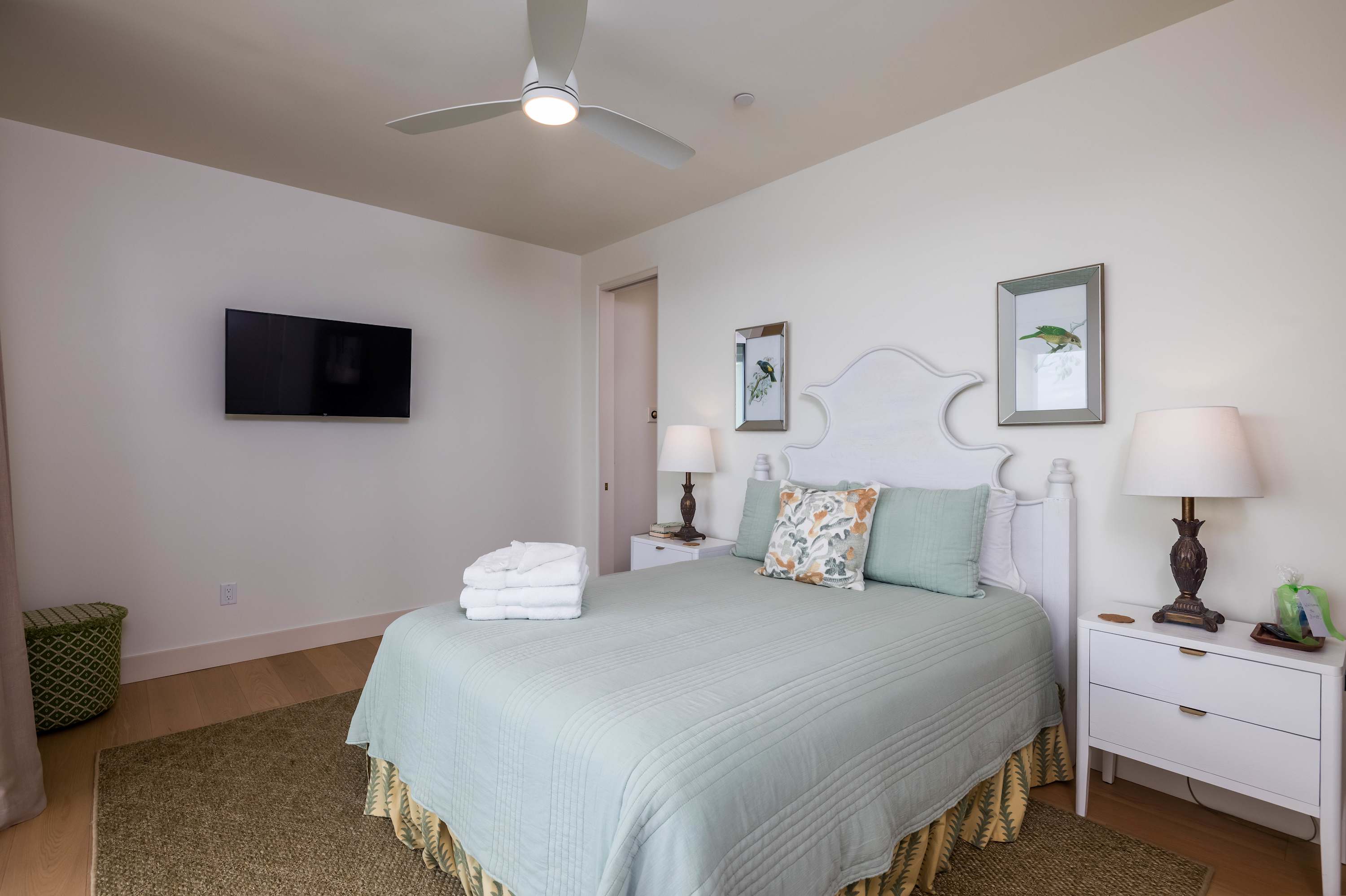 Queen Bedroom with En-Suite and Back Deck Access 
