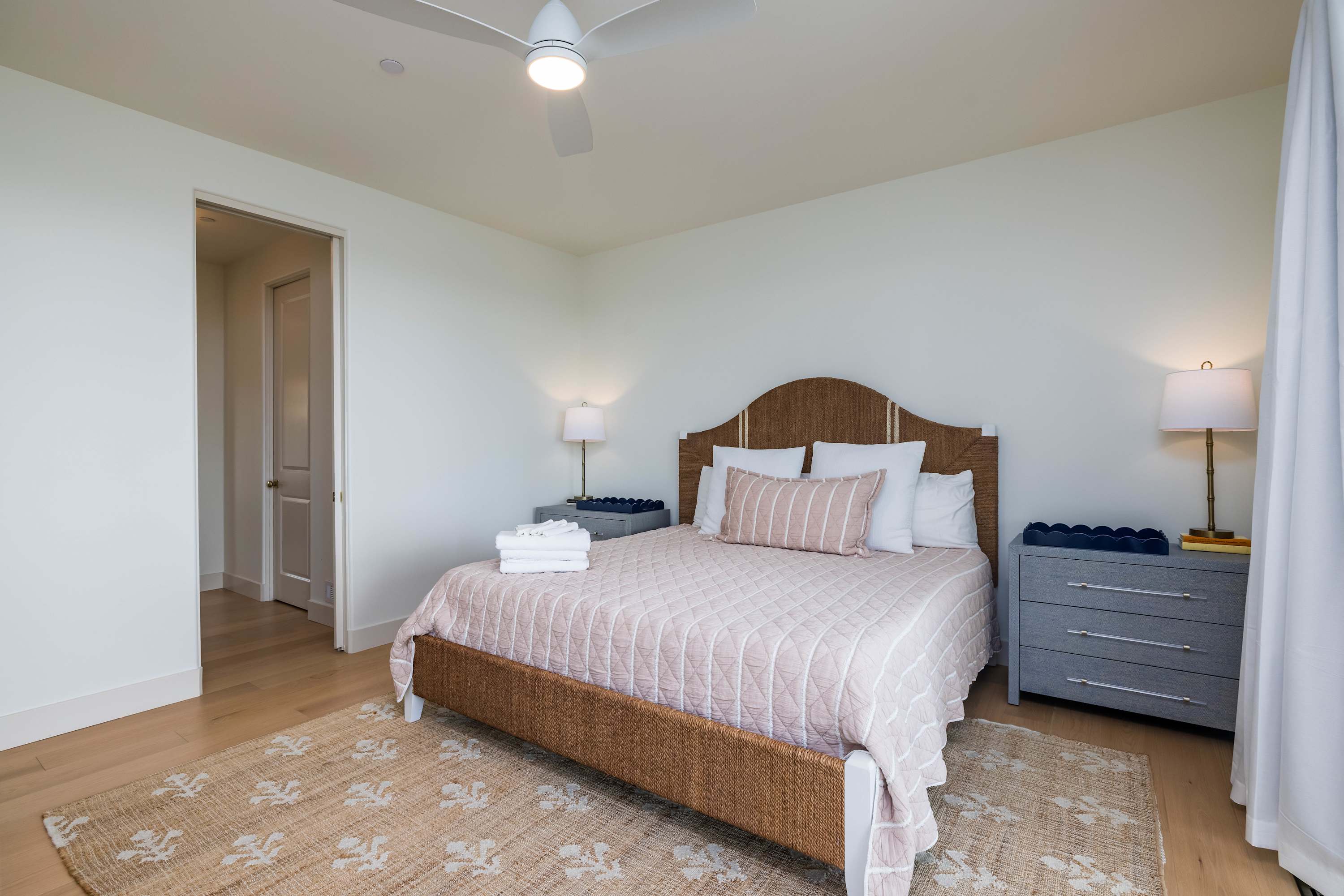 King Bedroom with En-Suite and Access to Deck 