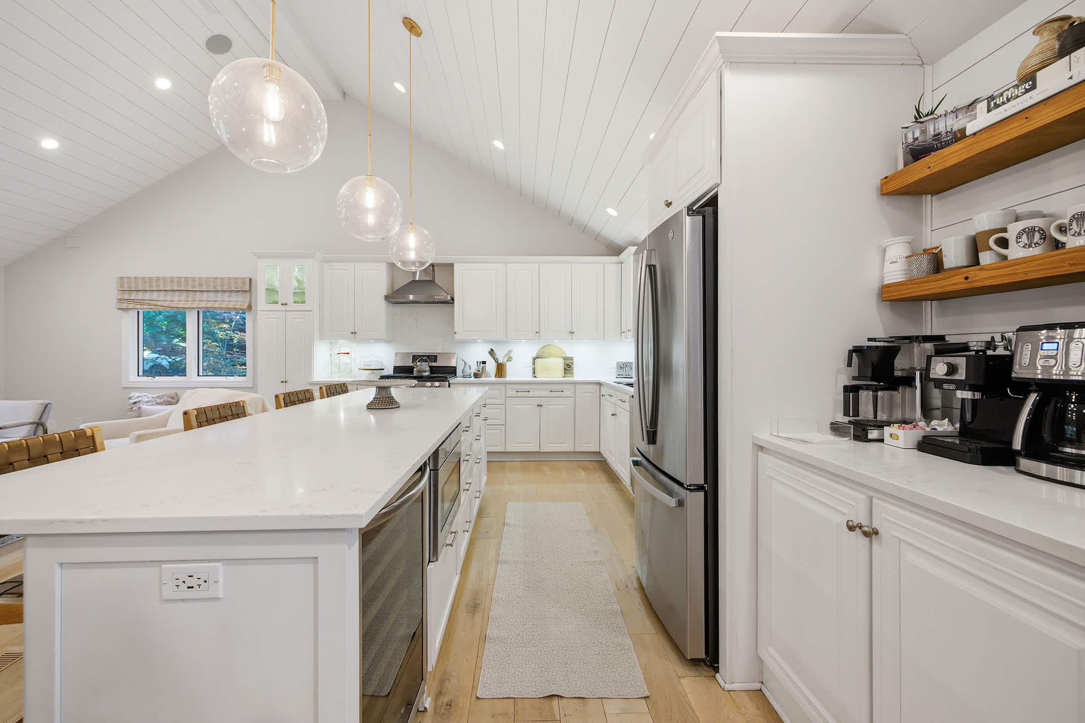 Loma House's bright, open kitchen brings everyone into the moment.