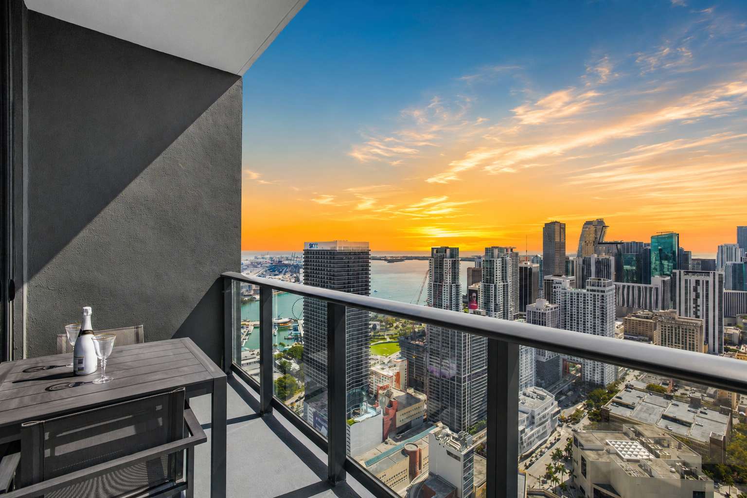 Luxe Studio | Spa Access | Walk to Brickell