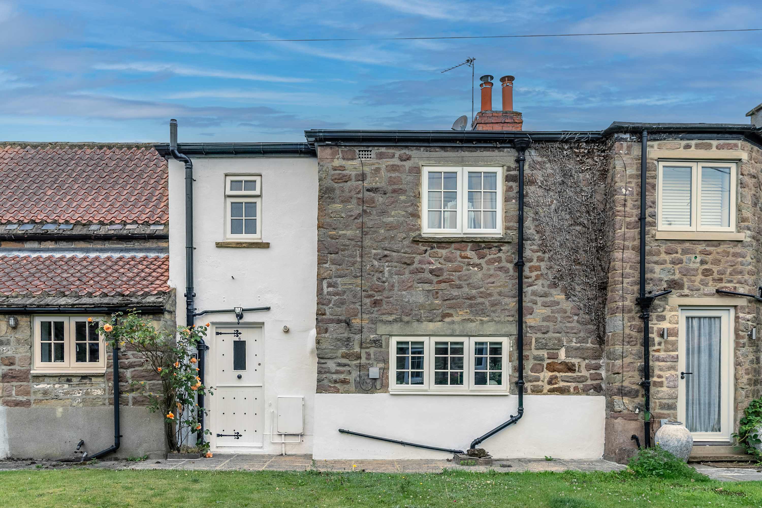 View Cosy Stone Cottage With Free Parking & Wifi in Plompton Square 6 HG5 8LZ Cosy Stone Cottage With Free Parking & Wifi in Plompton Square 6 HG5 8LZ - Property image 32 - VivreStays