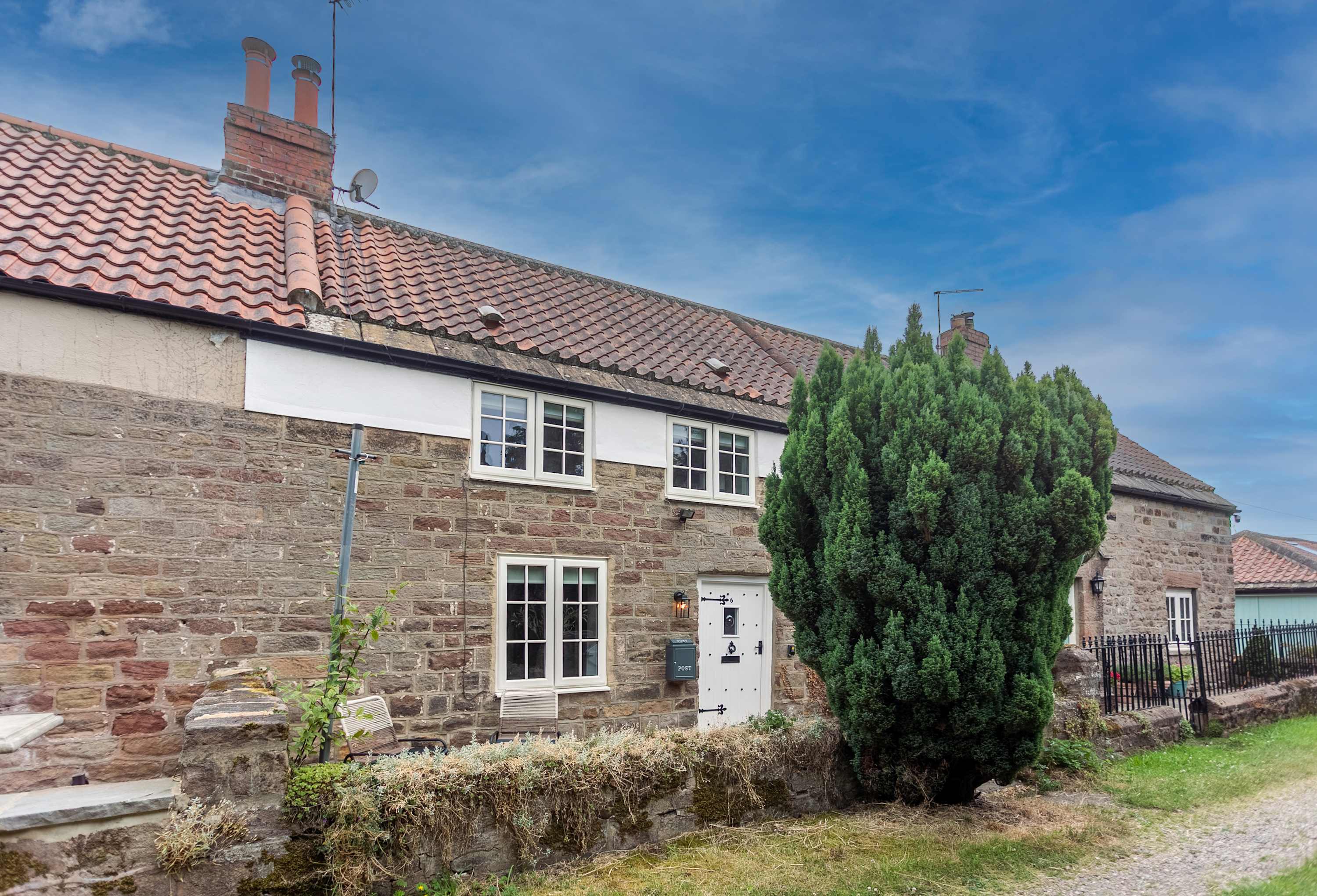 View Cosy Stone Cottage With Free Parking & Wifi in Plompton Square 6 HG5 8LZ Cosy Stone Cottage With Free Parking & Wifi in Plompton Square 6 HG5 8LZ - Property image 31 - VivreStays