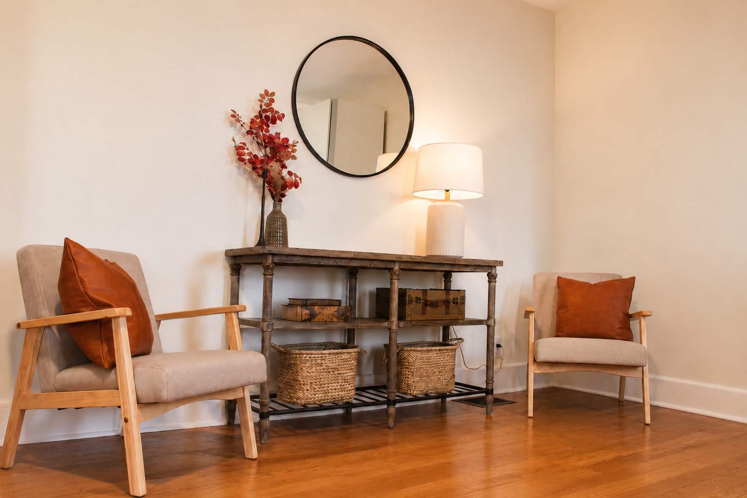 Group-friendly Beechmont retreat with backyard!