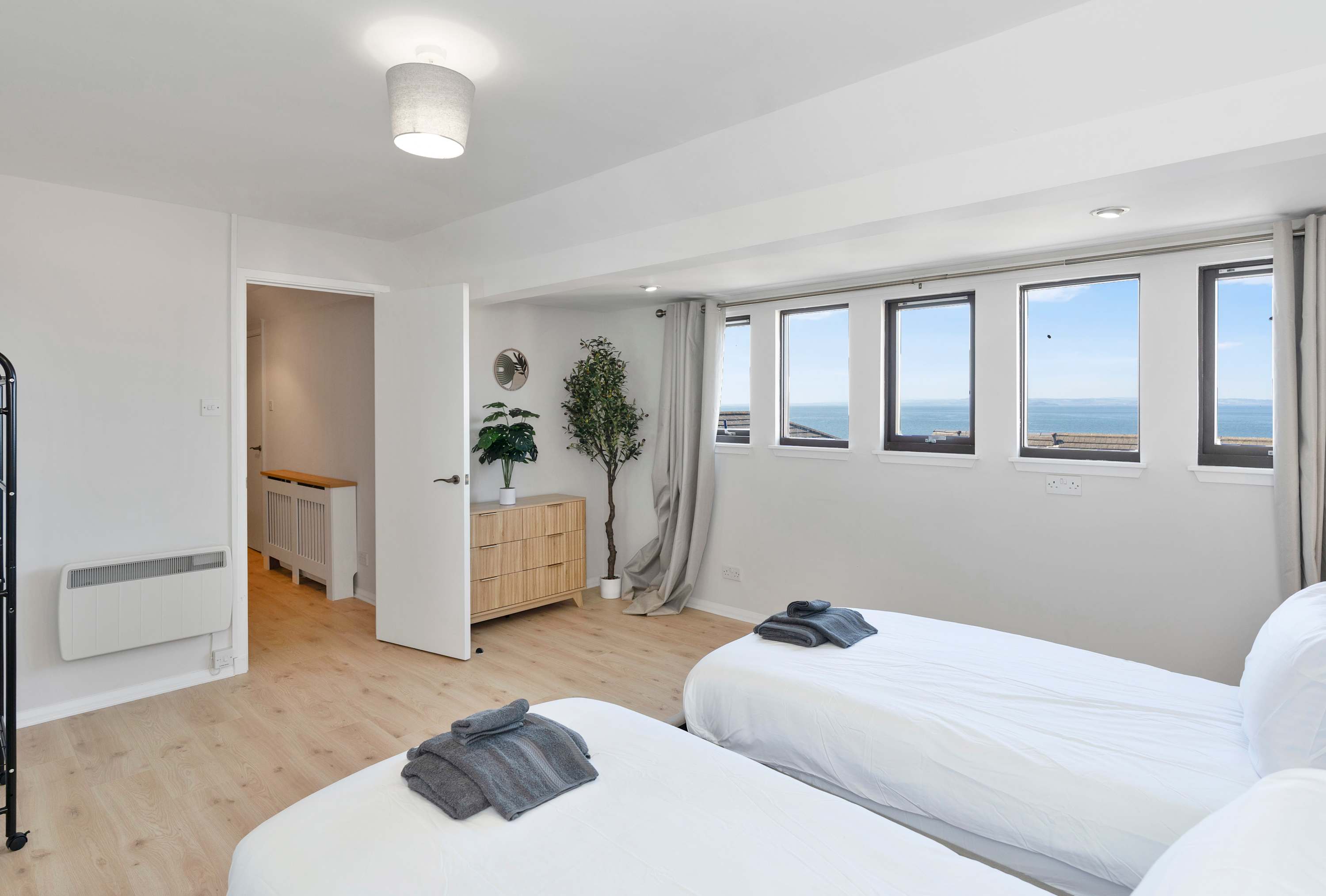 Coastal Comfort-3 Bed-Dedicated Free Parking -WiFi in Fowlers Court 49 EH32 9AT - Property image 12 - VivreStays
