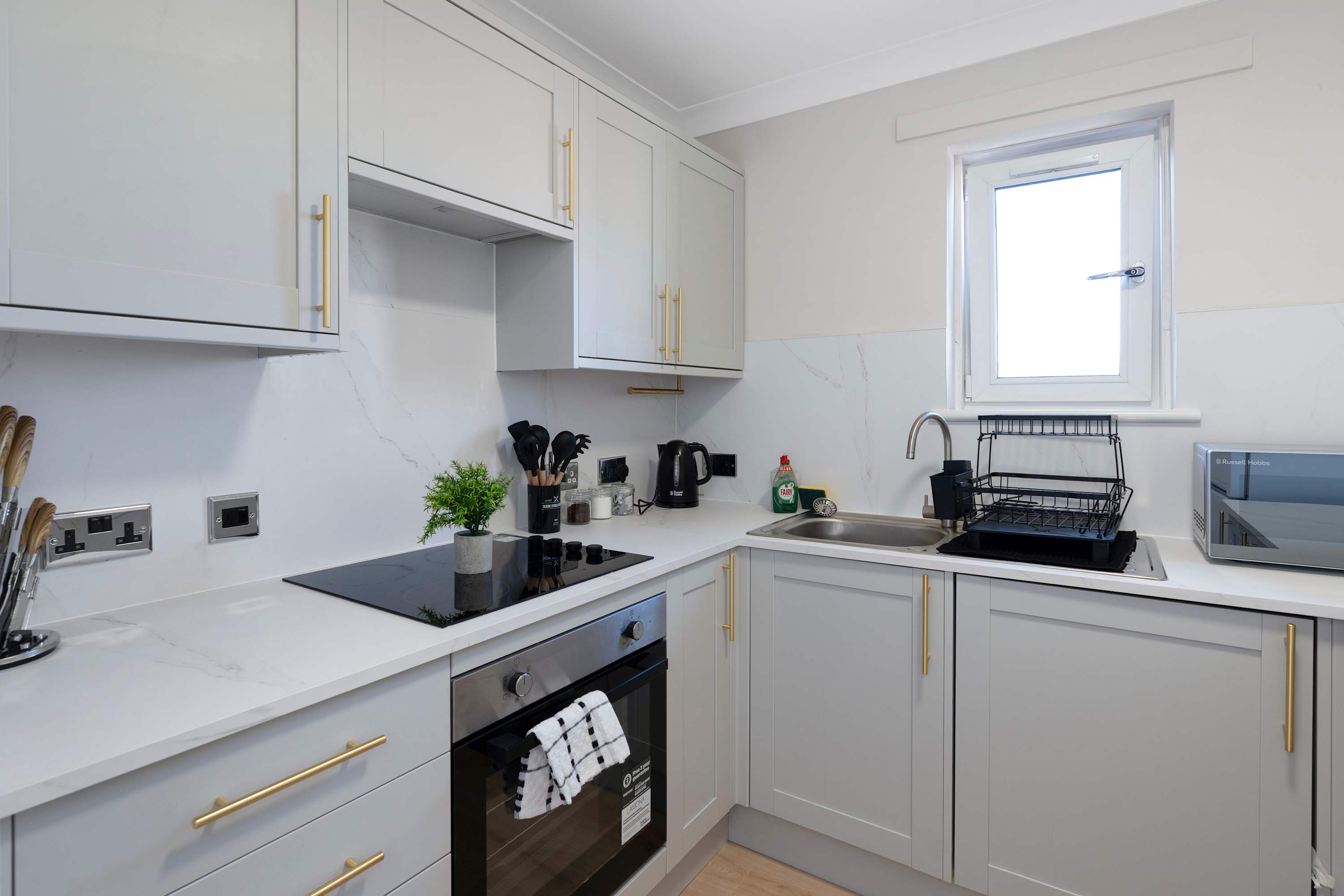 Coastal Comfort-3 Bed-Dedicated Free Parking -WiFi in Fowlers Court 49 EH32 9AT - Property image 6 - VivreStays