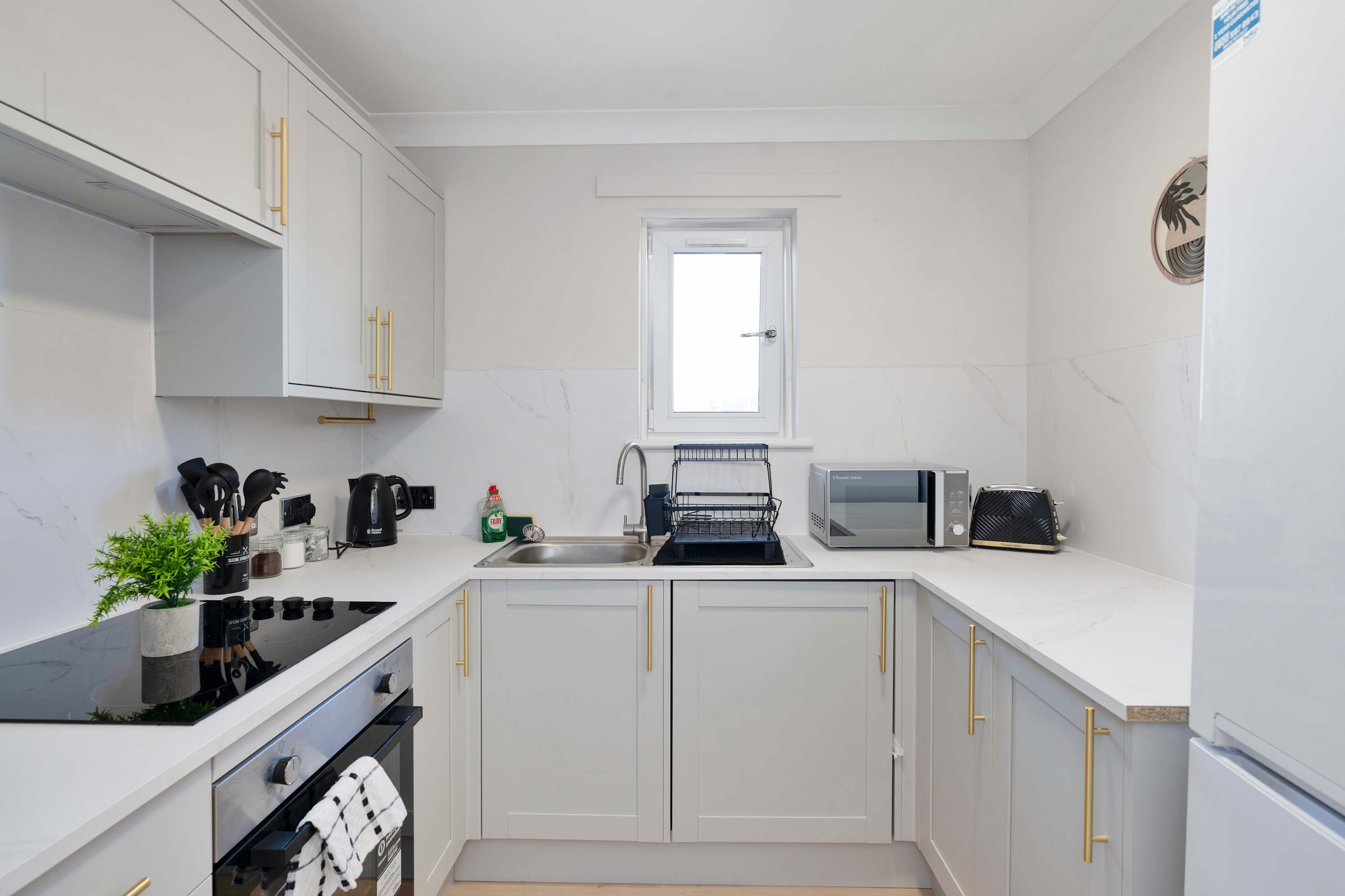 Coastal Comfort-3 Bed-Dedicated Free Parking -WiFi in Fowlers Court 49 EH32 9AT - Property image 9 - VivreStays
