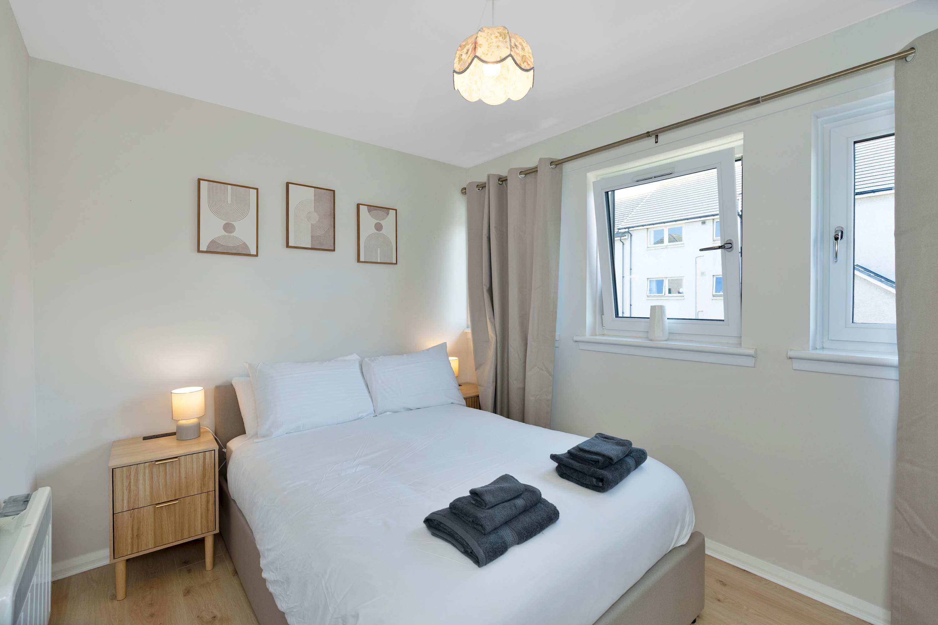 Coastal Comfort-3 Bed-Dedicated Free Parking -WiFi in Fowlers Court 49 EH32 9AT - Property image 3 - VivreStays