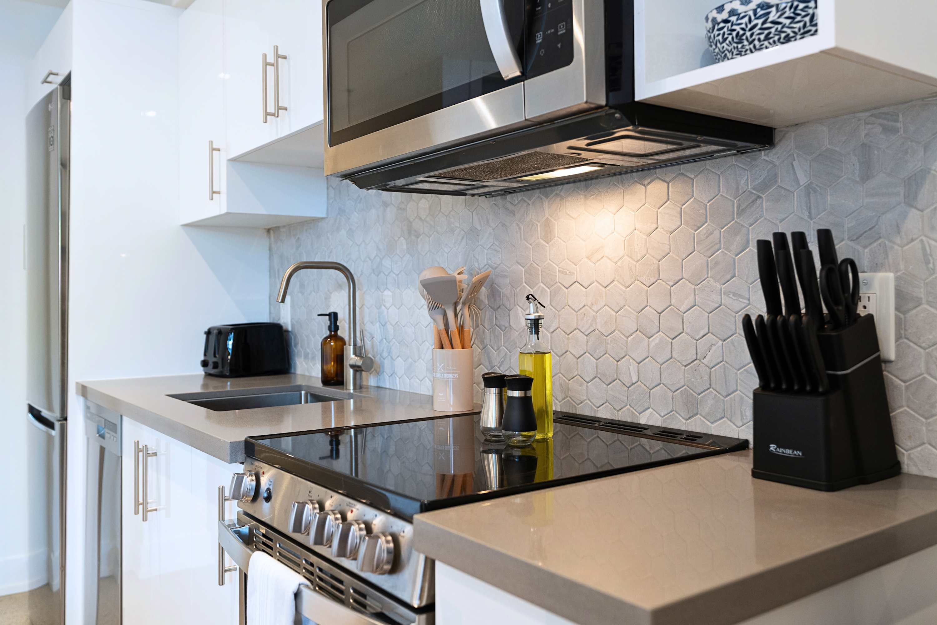Westend Suite Near High Park Bloor West | Photo 4