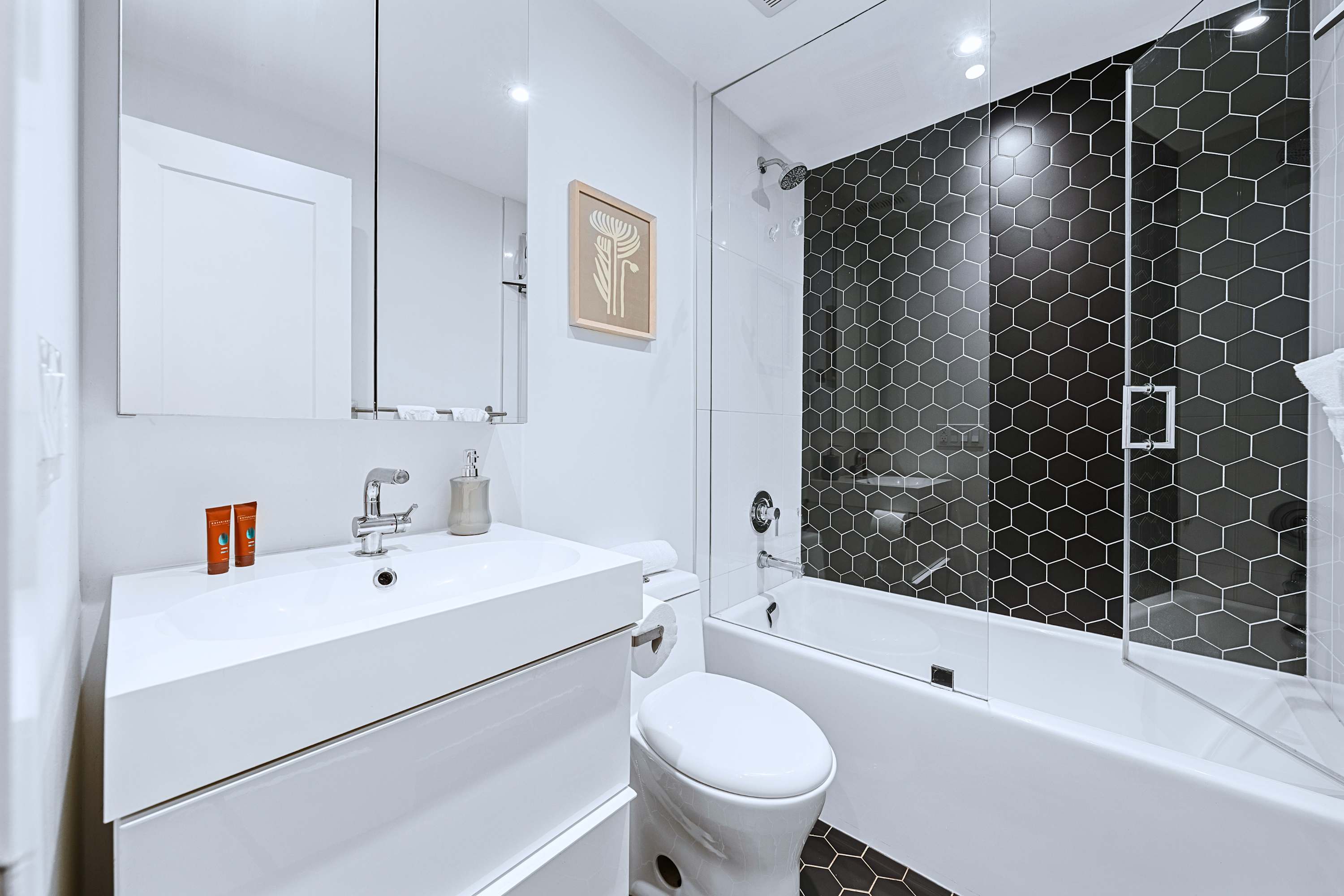 Westend Suite Near High Park Bloor West | Photo 5