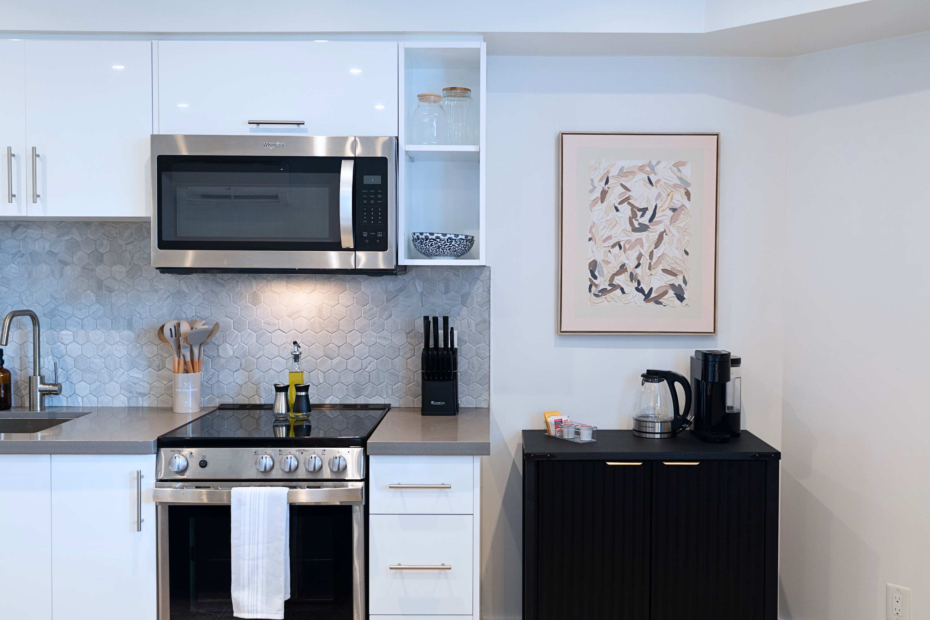 Westend Suite Near High Park Bloor West | Photo 9