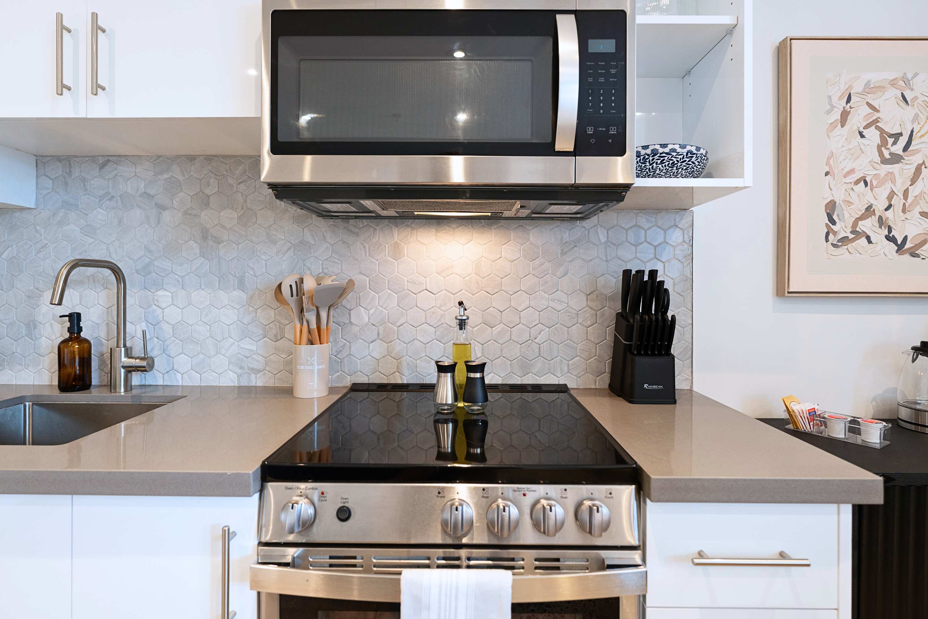 Westend Suite Near High Park Bloor West | Photo 10