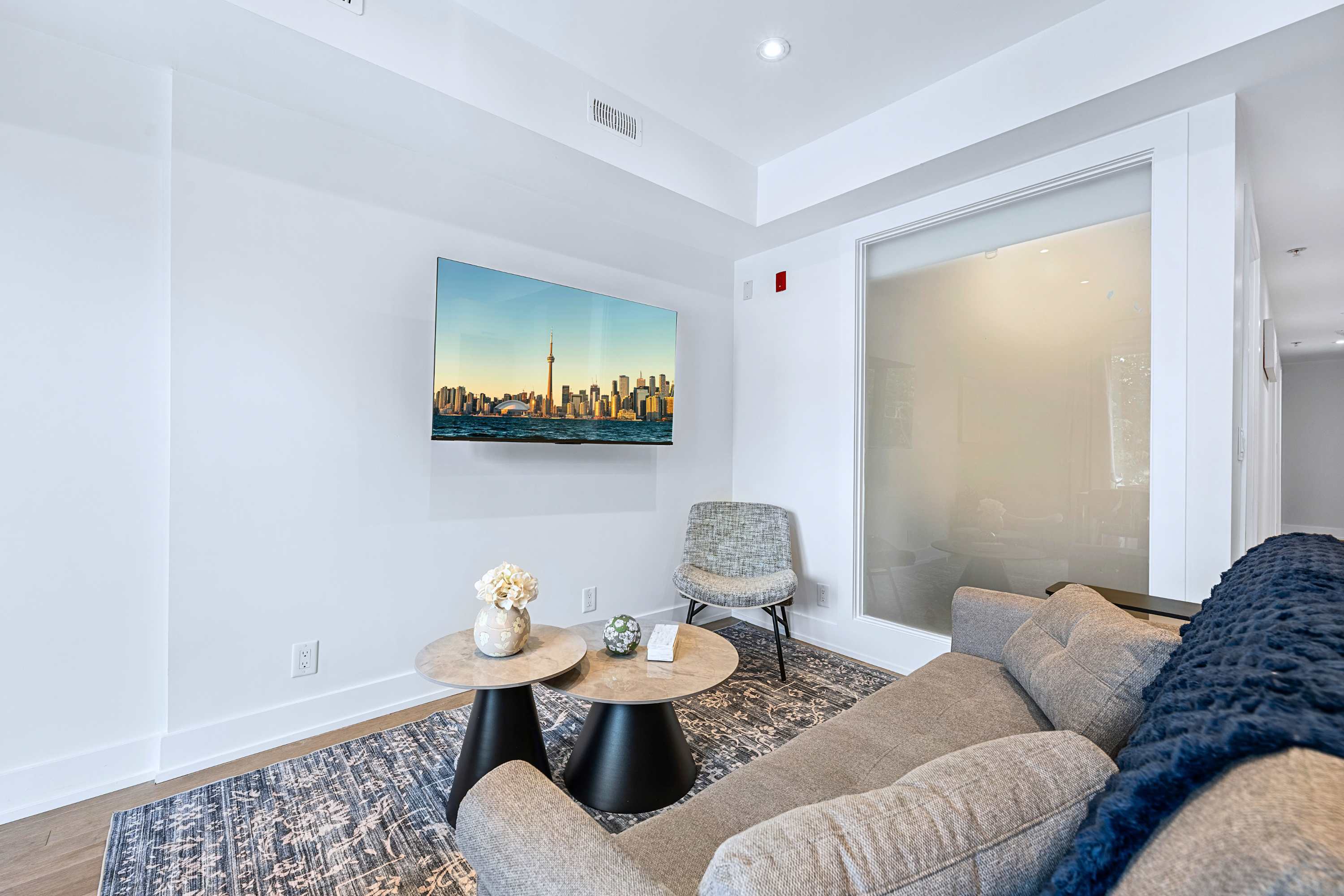 Westend Suite Near High Park Bloor West | Photo 15