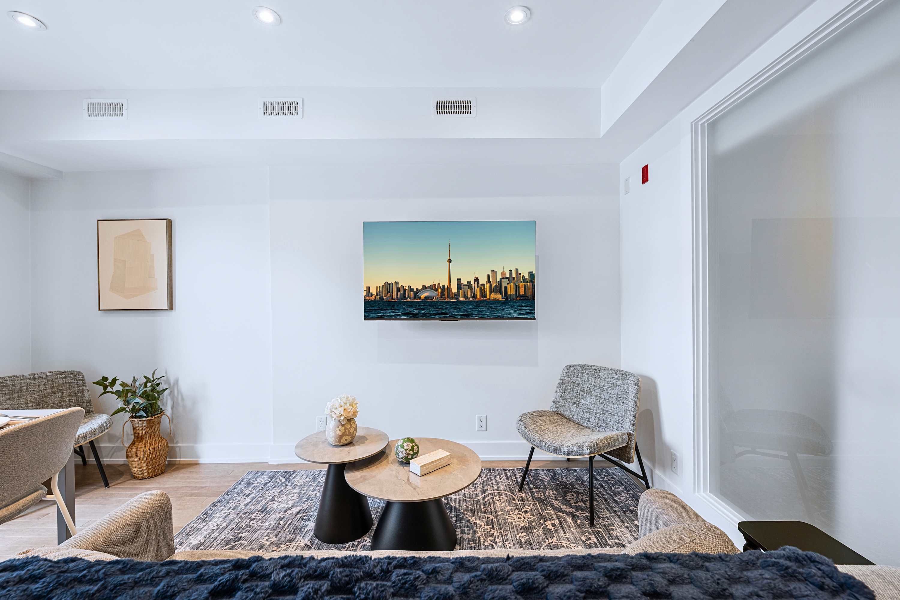 Westend Suite Near High Park Bloor West | Photo 22