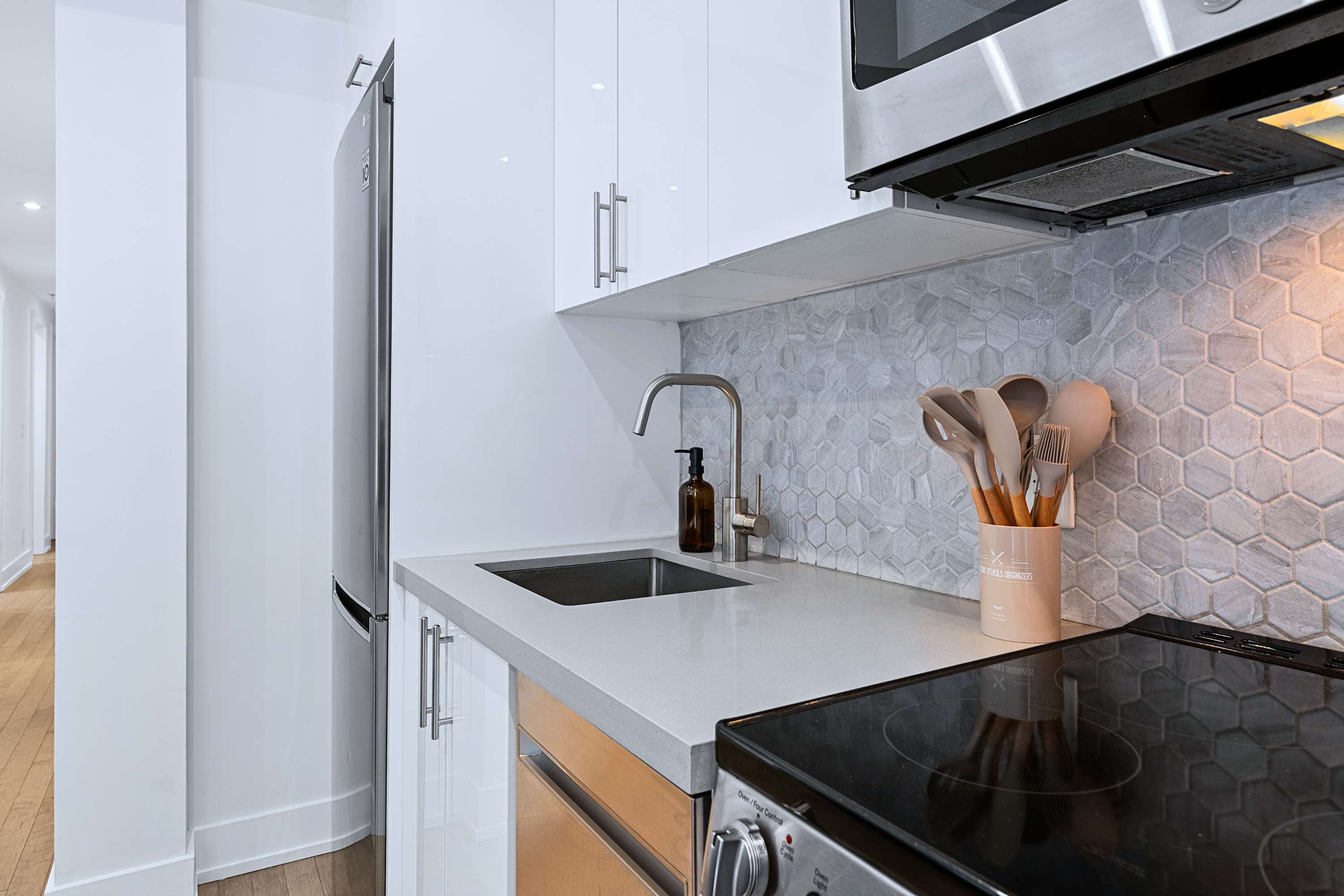 Westend Suite Near High Park Bloor West | Photo 24