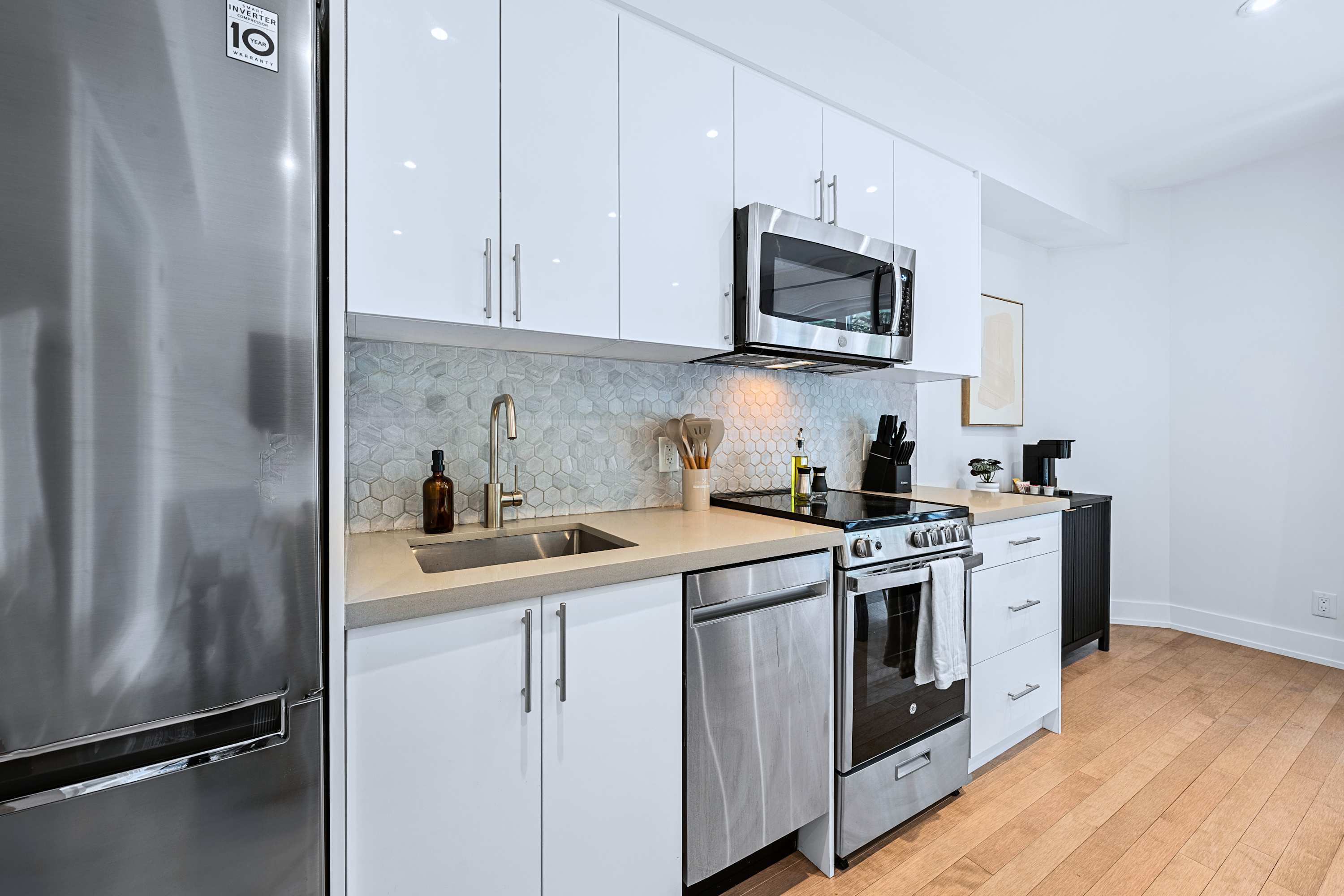 Westend Suite Near High Park Bloor West | Photo 25