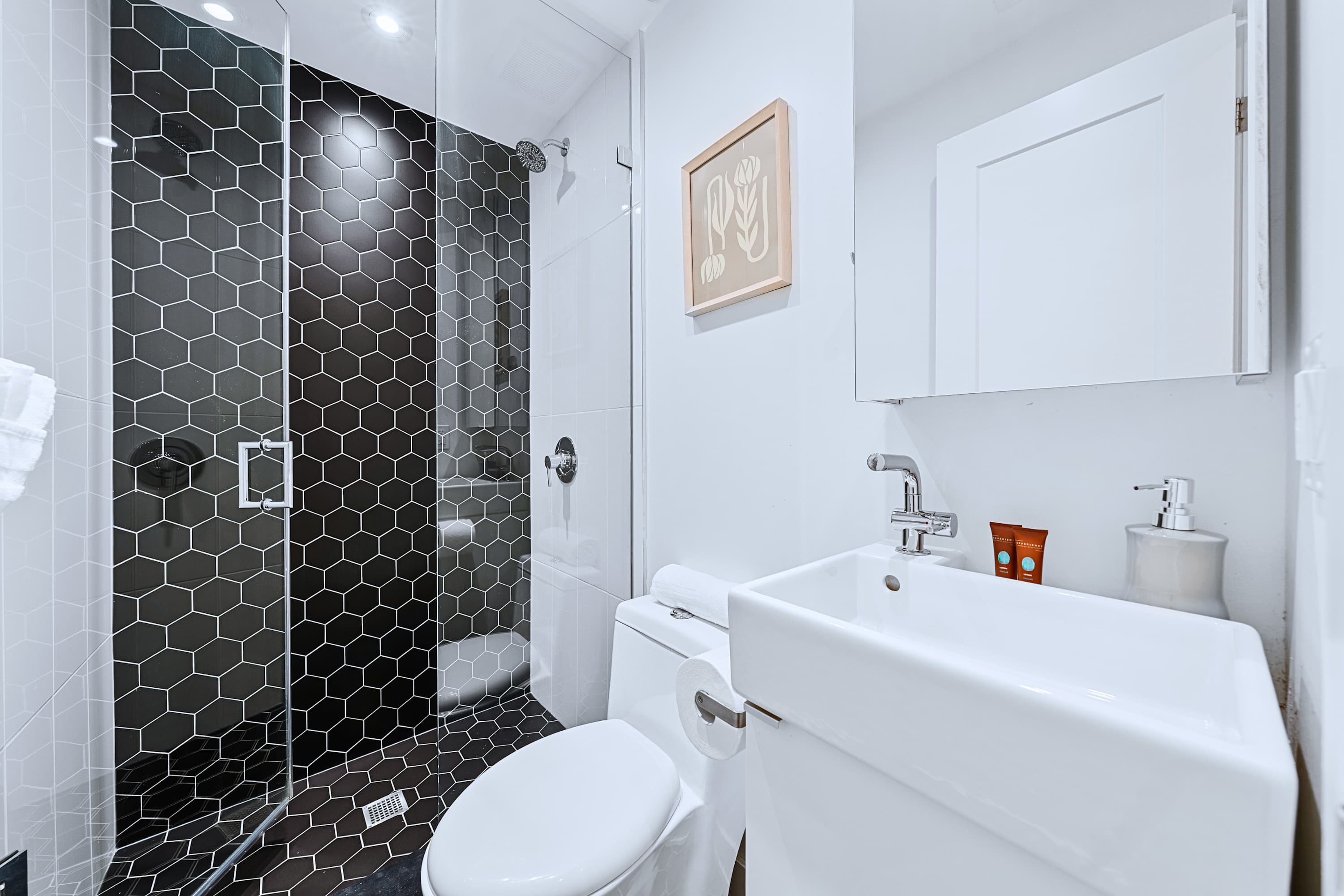 Westend Suite Near High Park Bloor West | Photo 29