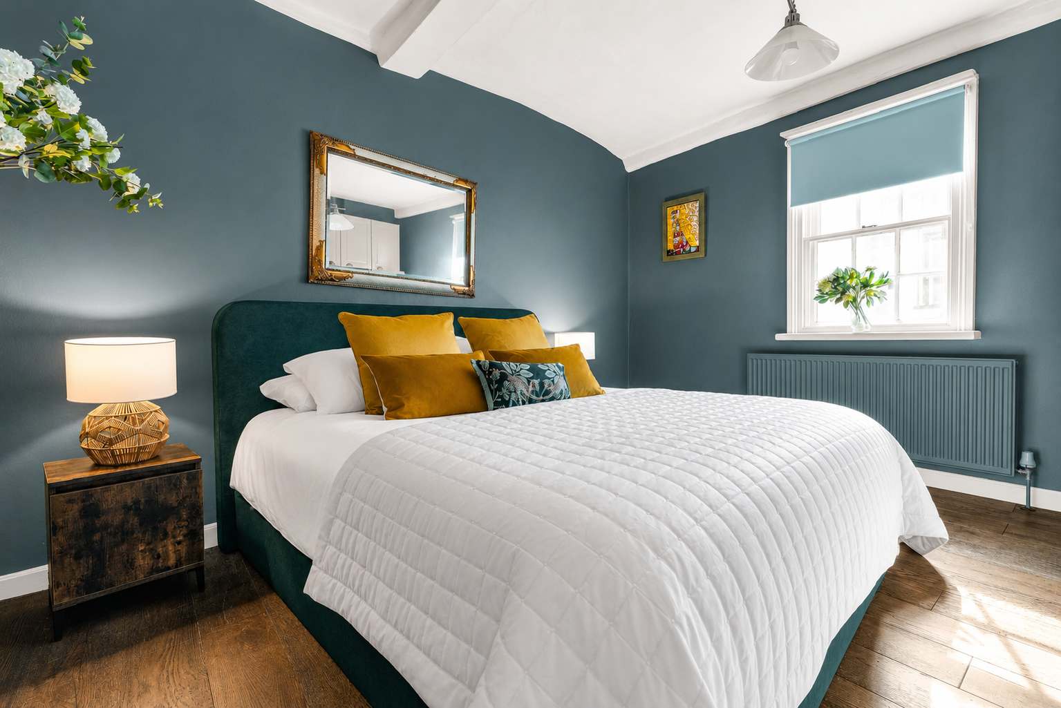 Stunning 4-Bed Hertford Townhouse Sleeps 8 — Hostahome managed short-let