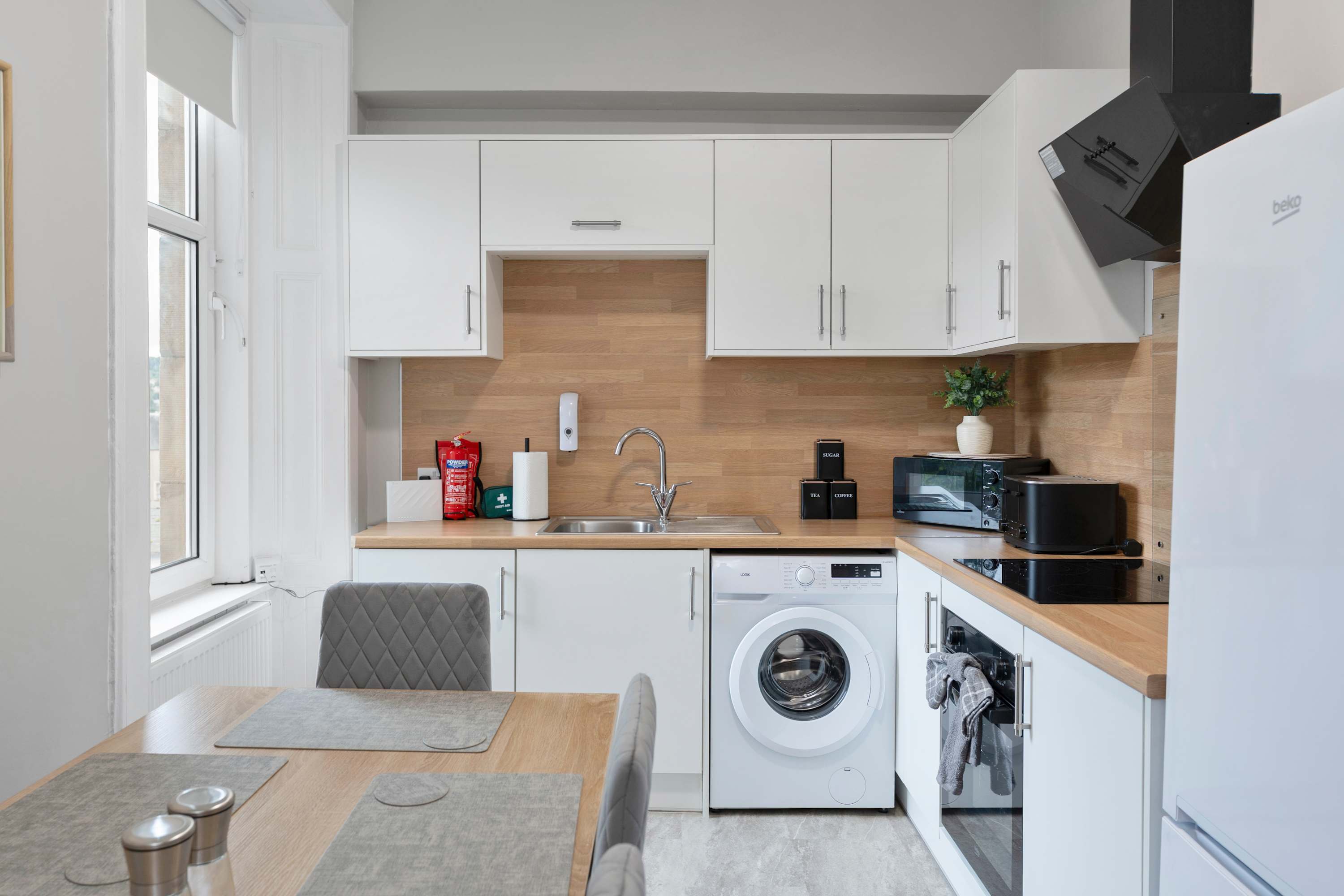 Spacious 3BR Hawick Apartment, Sleeps 6, Parking in Drumlanrig Square 1 TD9 0AS - Property image 5 - VivreStays