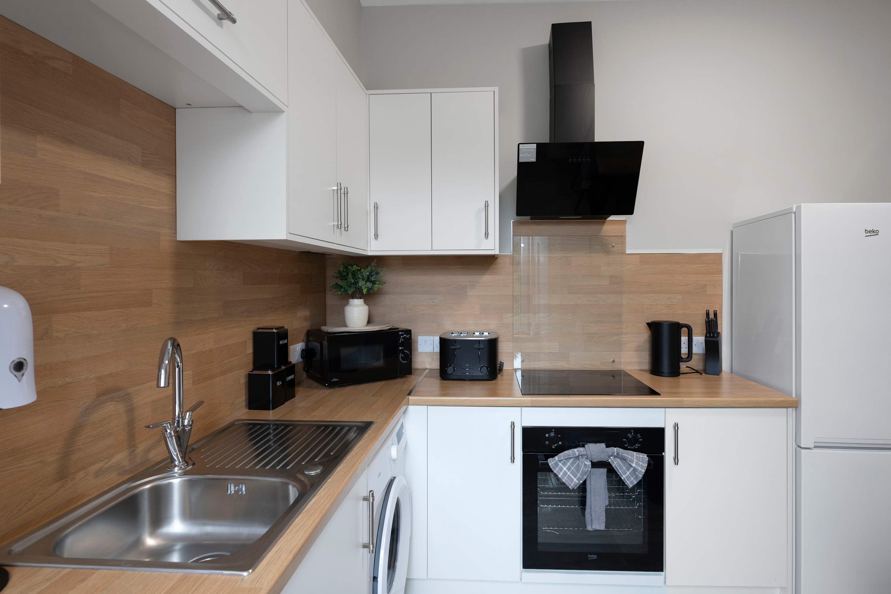 Spacious 3BR Hawick Apartment, Sleeps 6, Parking in Drumlanrig Square 1 TD9 0AS - Property image 7 - VivreStays