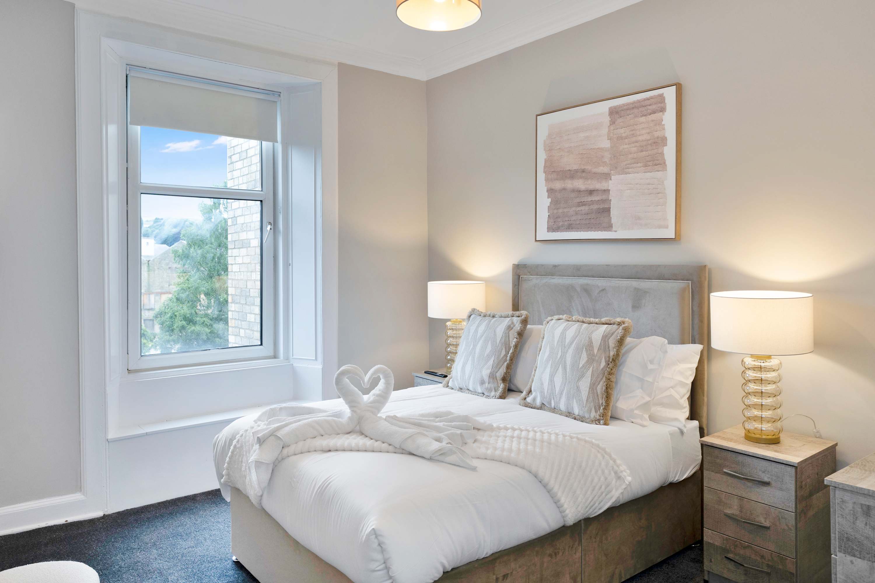 Spacious 3BR Hawick Apartment, Sleeps 6, Parking in Drumlanrig Square 1 TD9 0AS - Property image 2 - VivreStays