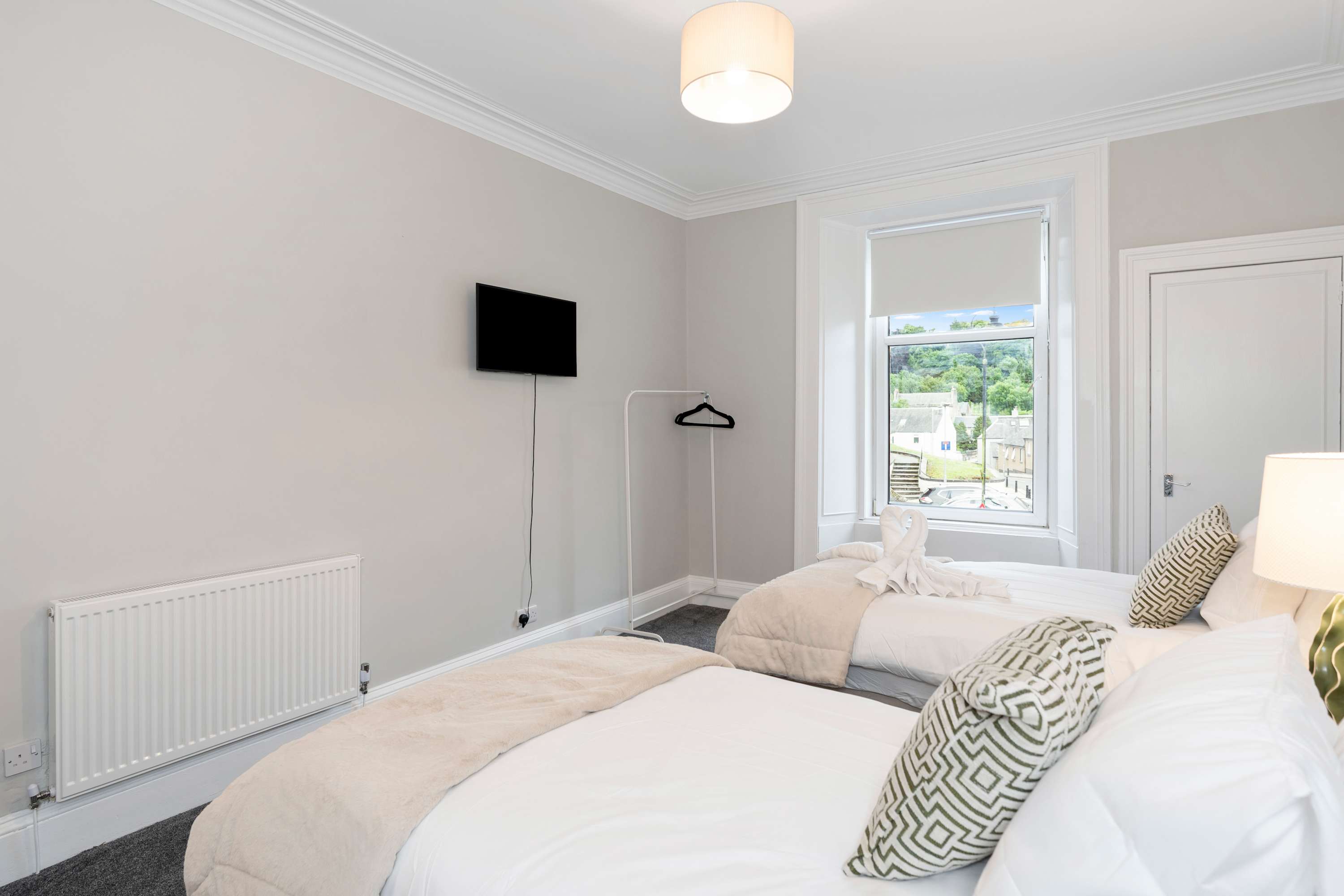 Spacious 3BR Hawick Apartment, Sleeps 6, Parking in Drumlanrig Square 1 TD9 0AS - Property image 13 - VivreStays