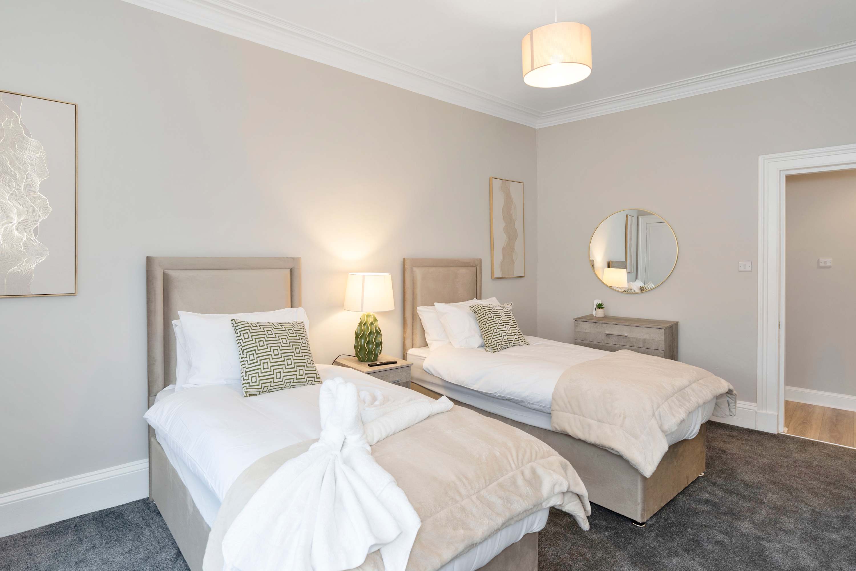 Spacious 3BR Hawick Apartment, Sleeps 6, Parking in Drumlanrig Square 1 TD9 0AS - Property image 14 - VivreStays