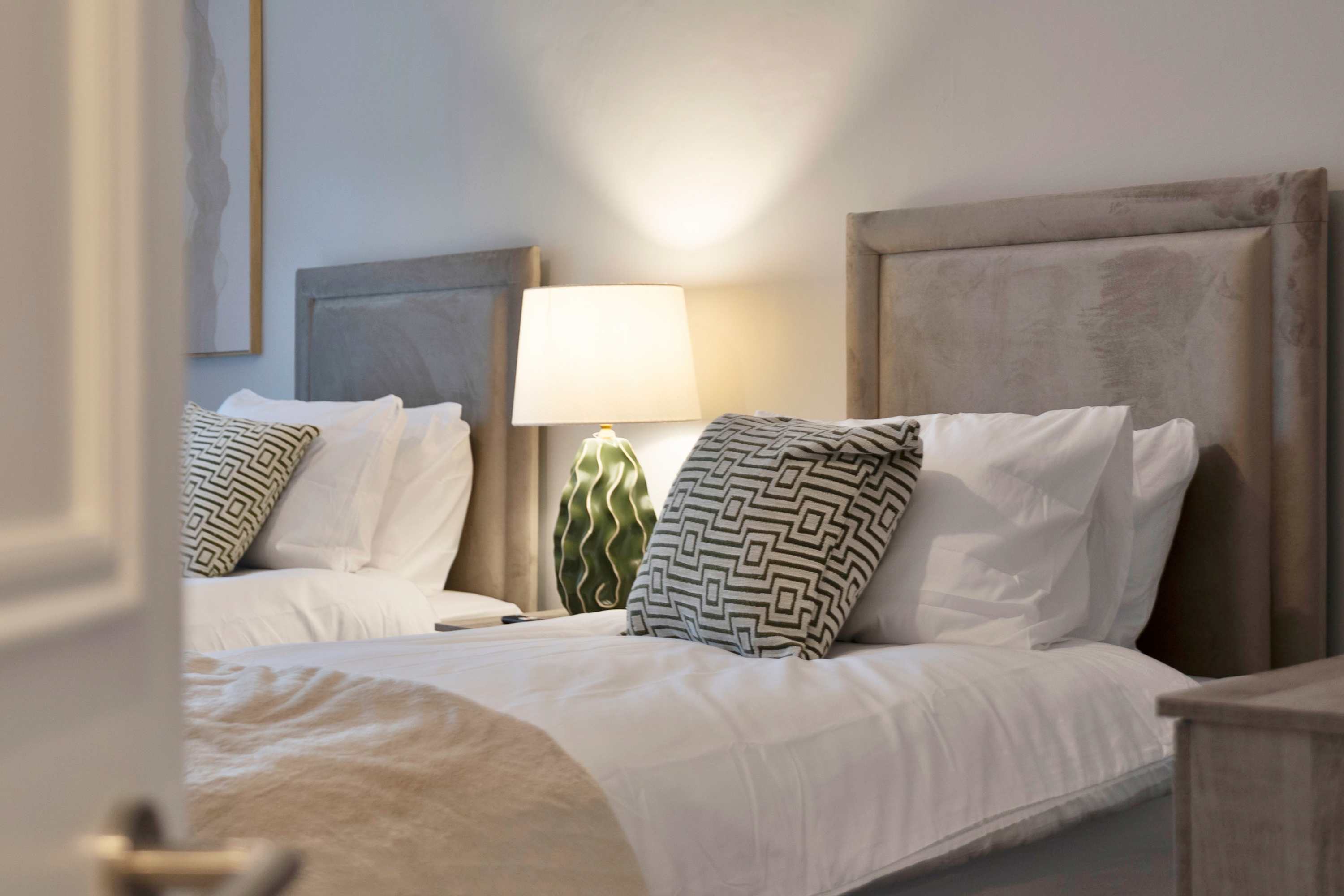 Spacious 3BR Hawick Apartment, Sleeps 6, Parking in Drumlanrig Square 1 TD9 0AS - Property image 11 - VivreStays