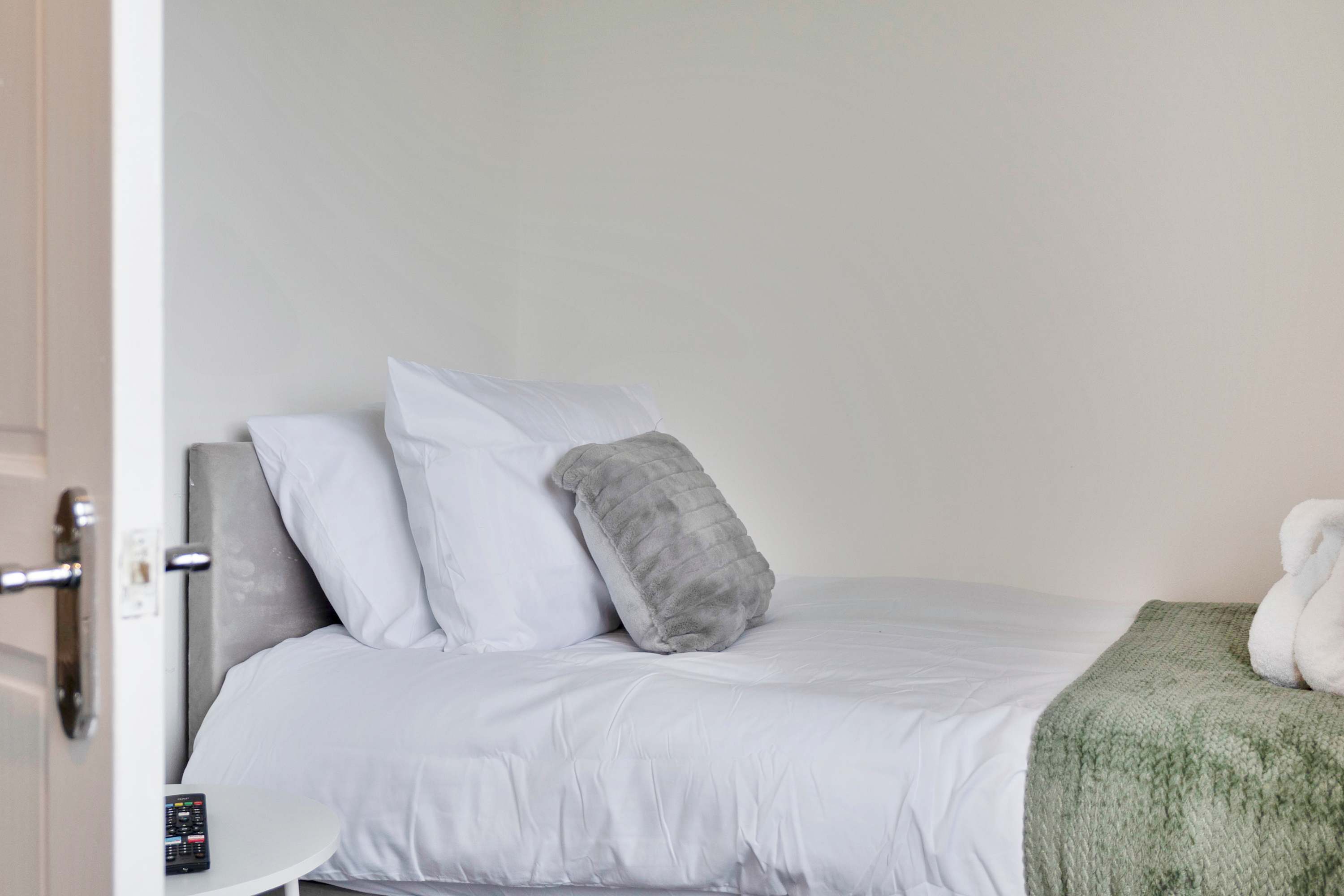 Contractor Friendly Hawick Apt, Parking, Sleeps 5 in Brougham Place 17 TD9 9JU - Property image 11 - VivreStays