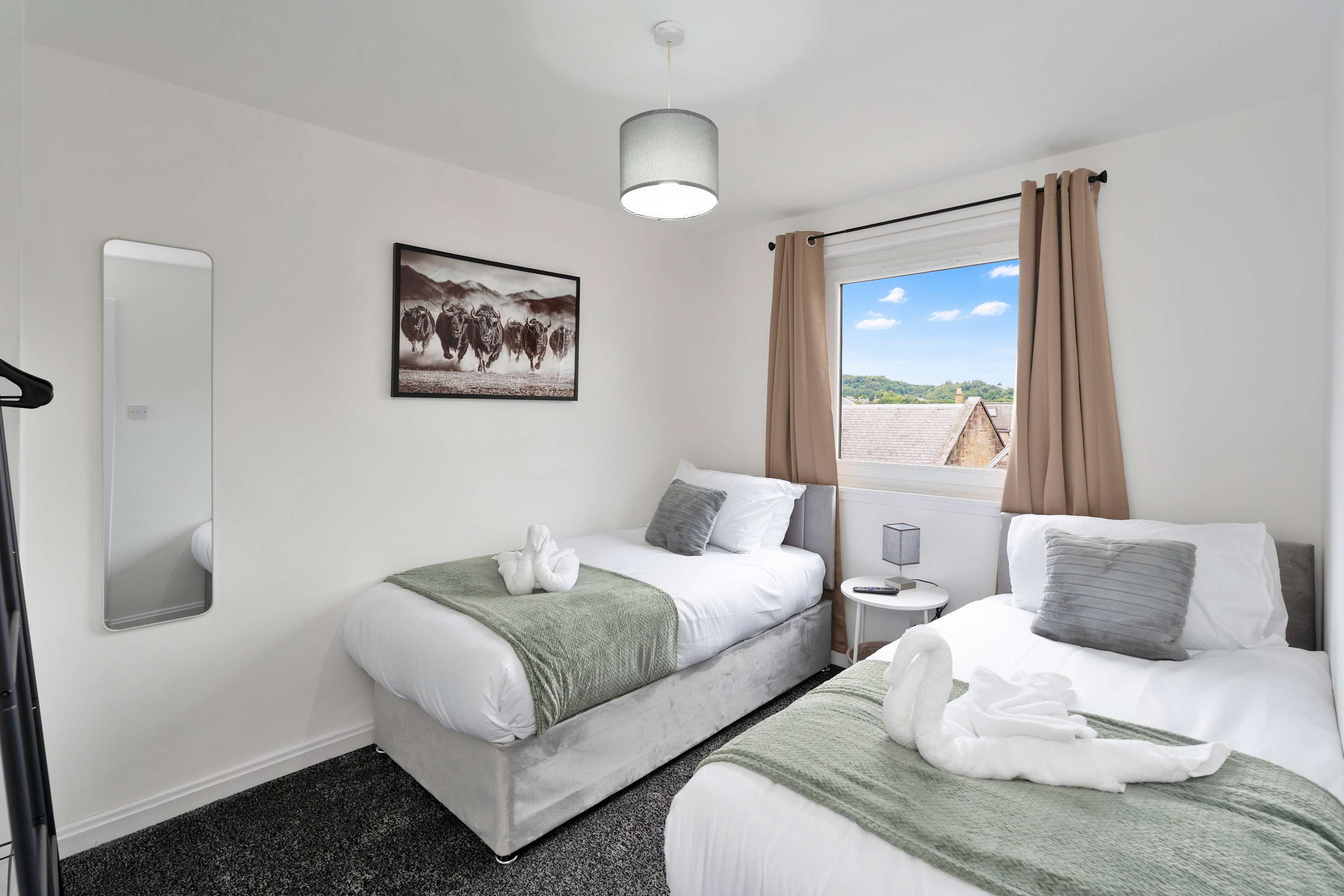 Contractor Friendly Hawick Apt, Parking, Sleeps 5 in Brougham Place 17 TD9 9JU - Property image 3 - VivreStays
