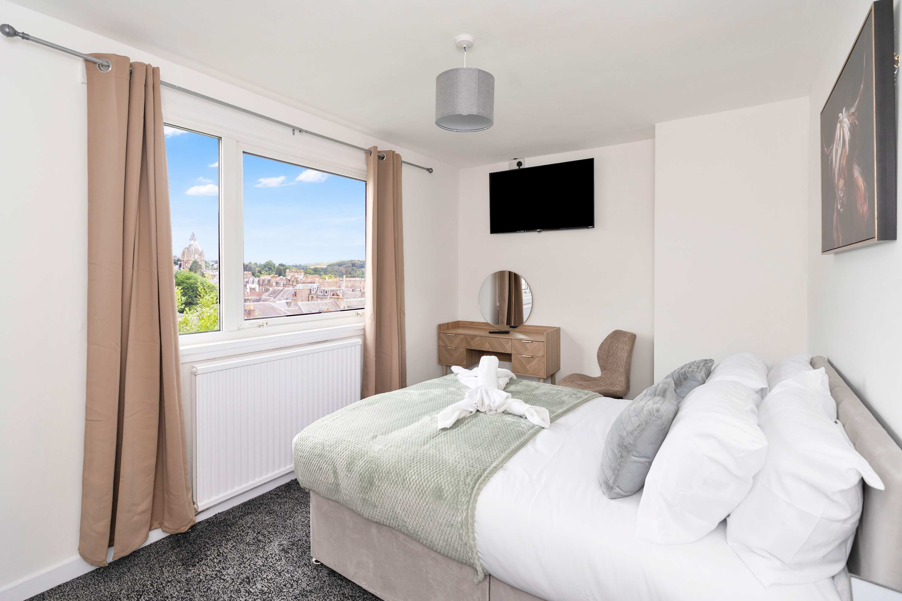 Contractor Friendly Hawick Apt, Parking, Sleeps 5 serviced apartment - Hawick - VivreStays