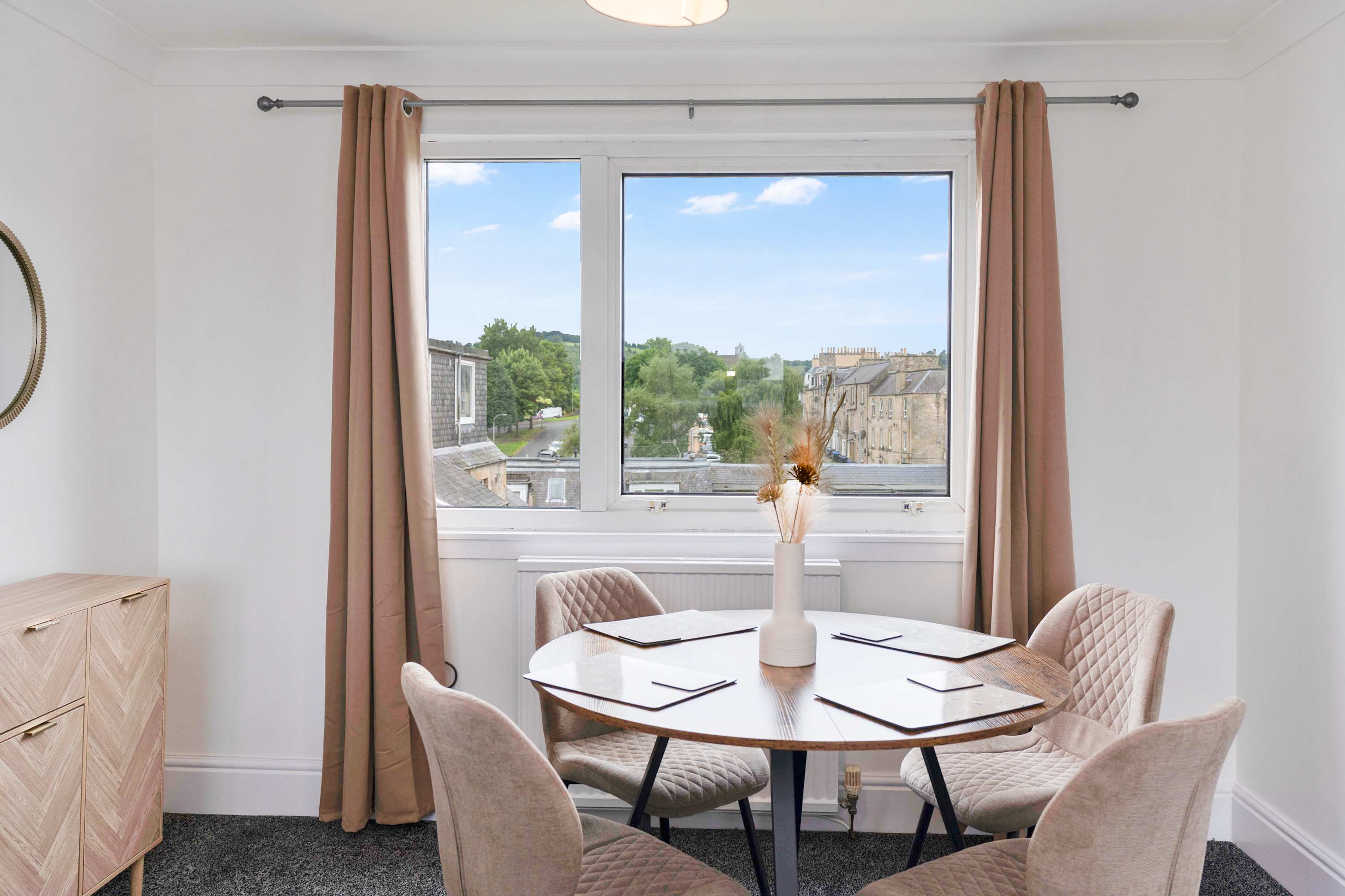 Contractor Friendly Hawick Apt, Parking, Sleeps 5 in Brougham Place 17 TD9 9JU - Property image 4 - VivreStays