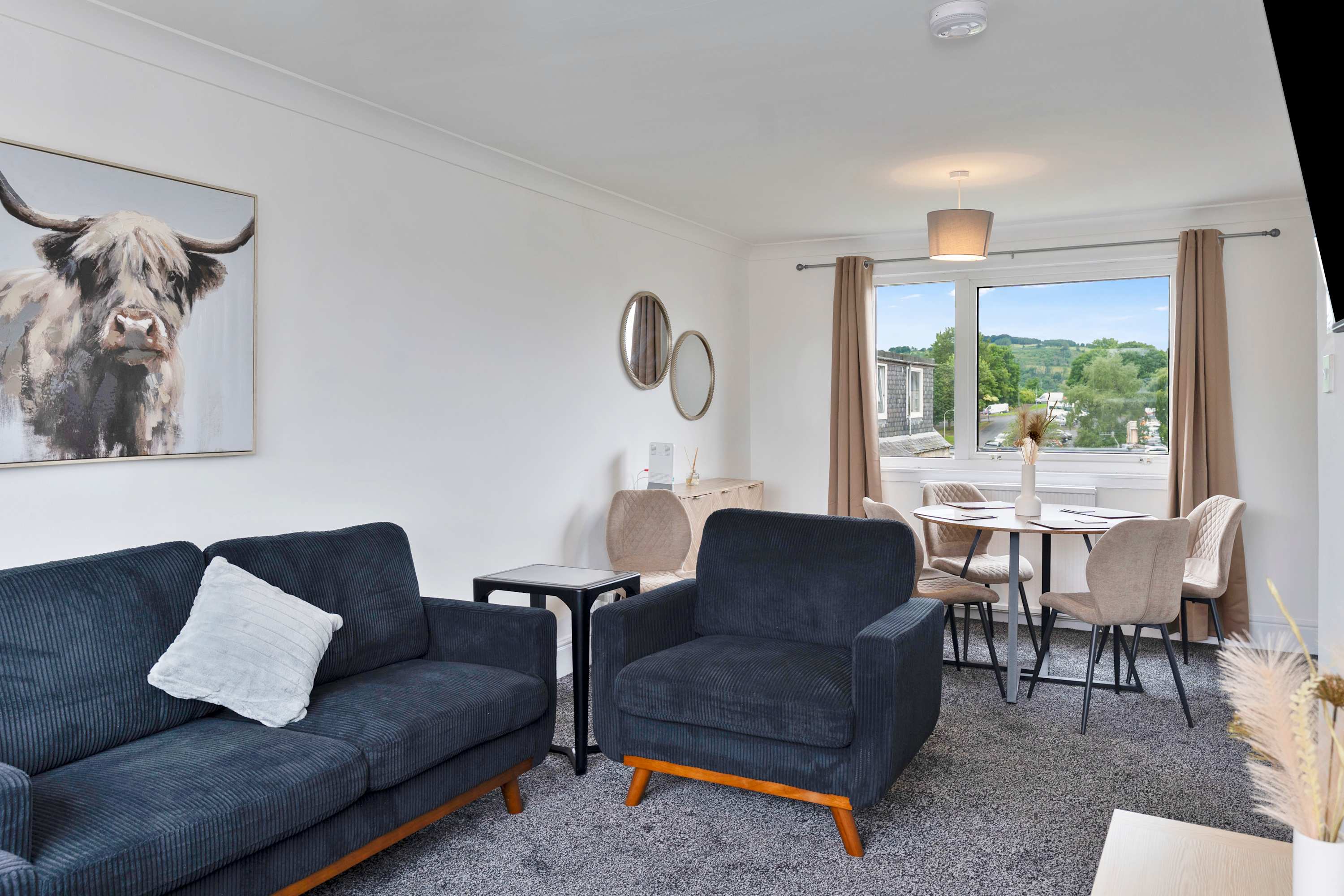 Contractor Friendly Hawick Apt, Parking, Sleeps 5 in Brougham Place 17 TD9 9JU - Property image 2 - VivreStays