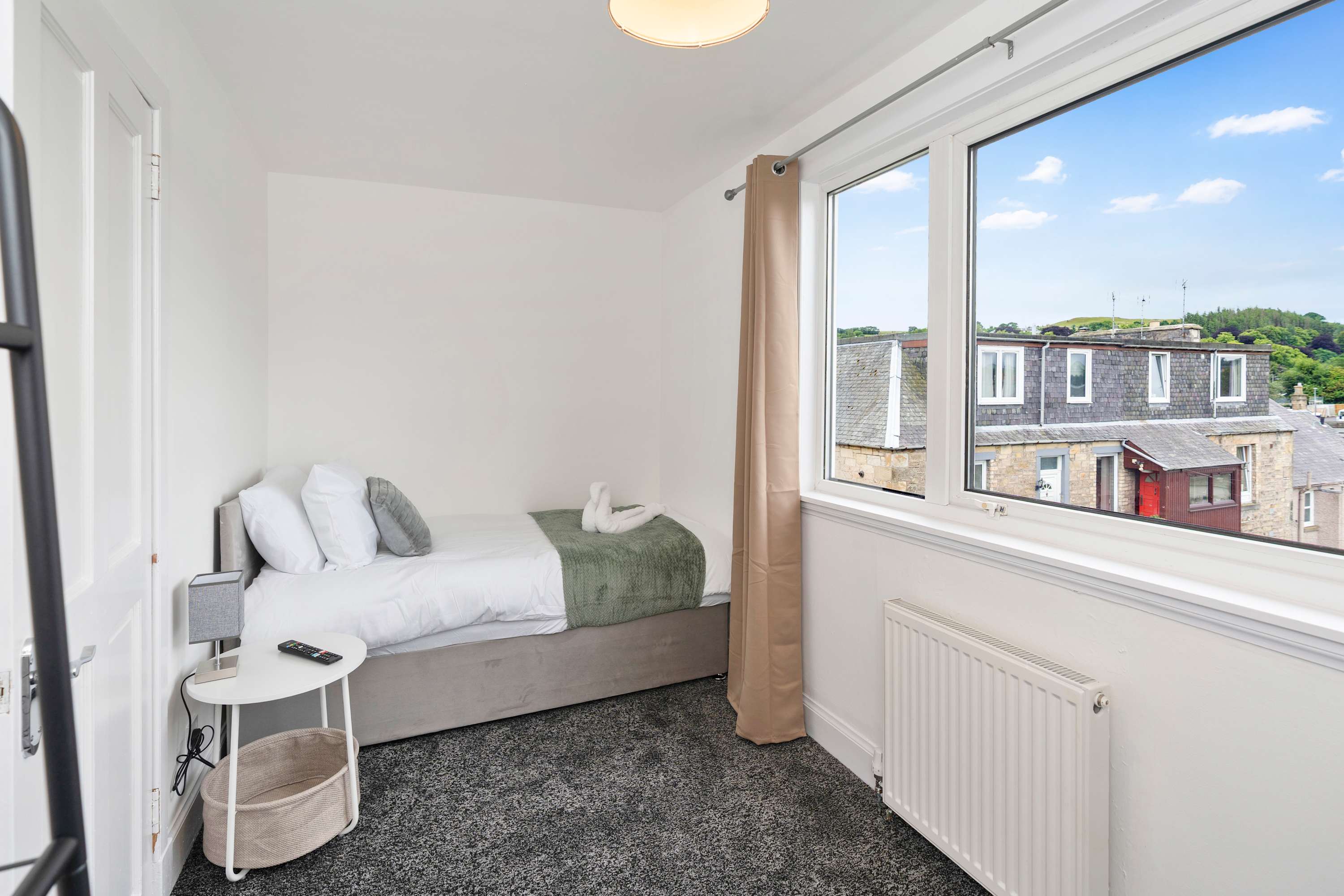 Contractor Friendly Hawick Apt, Parking, Sleeps 5 in Brougham Place 17 TD9 9JU - Property image 10 - VivreStays