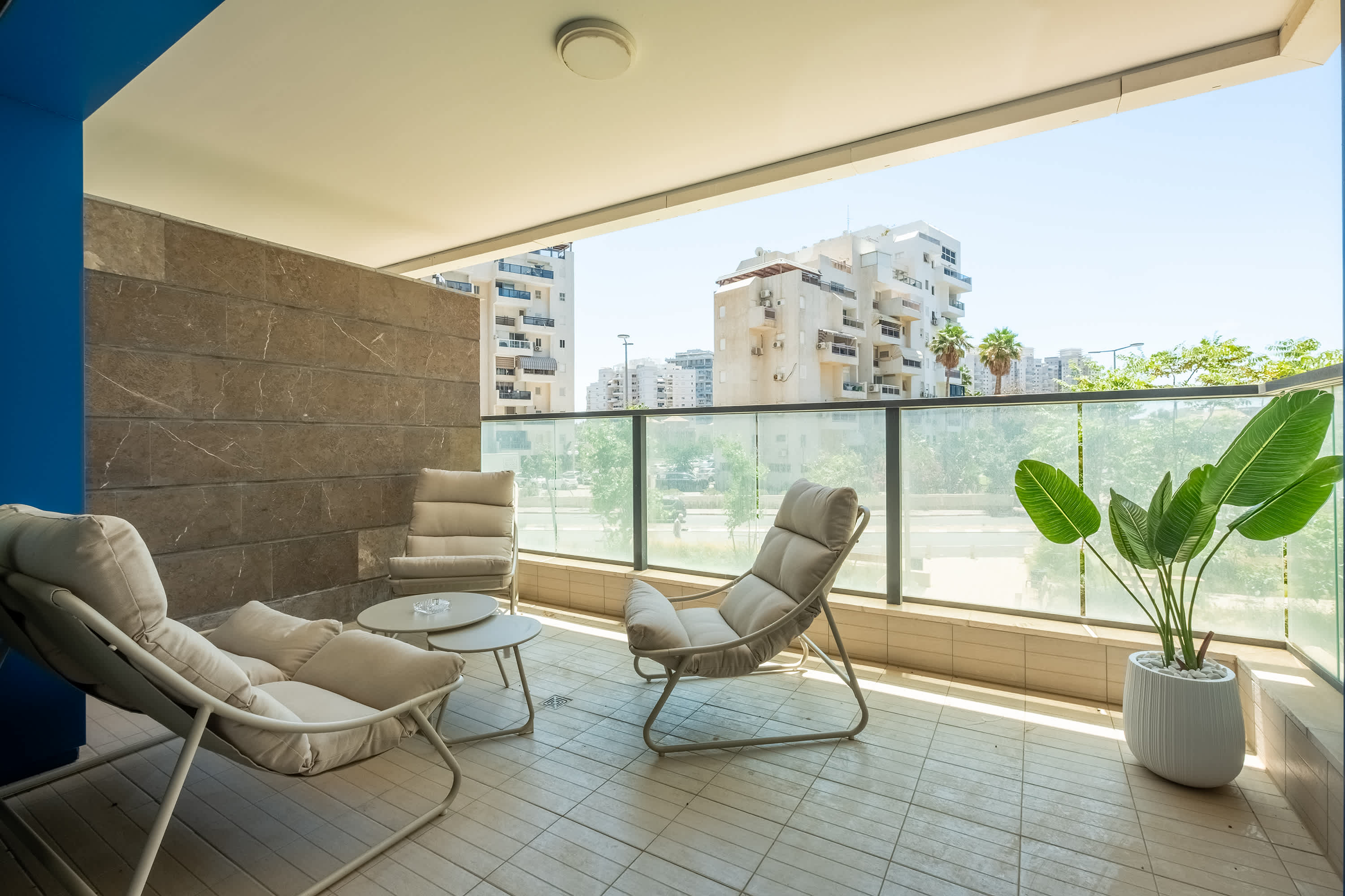 Elegant 4BR Stay l Balcony & Mamad