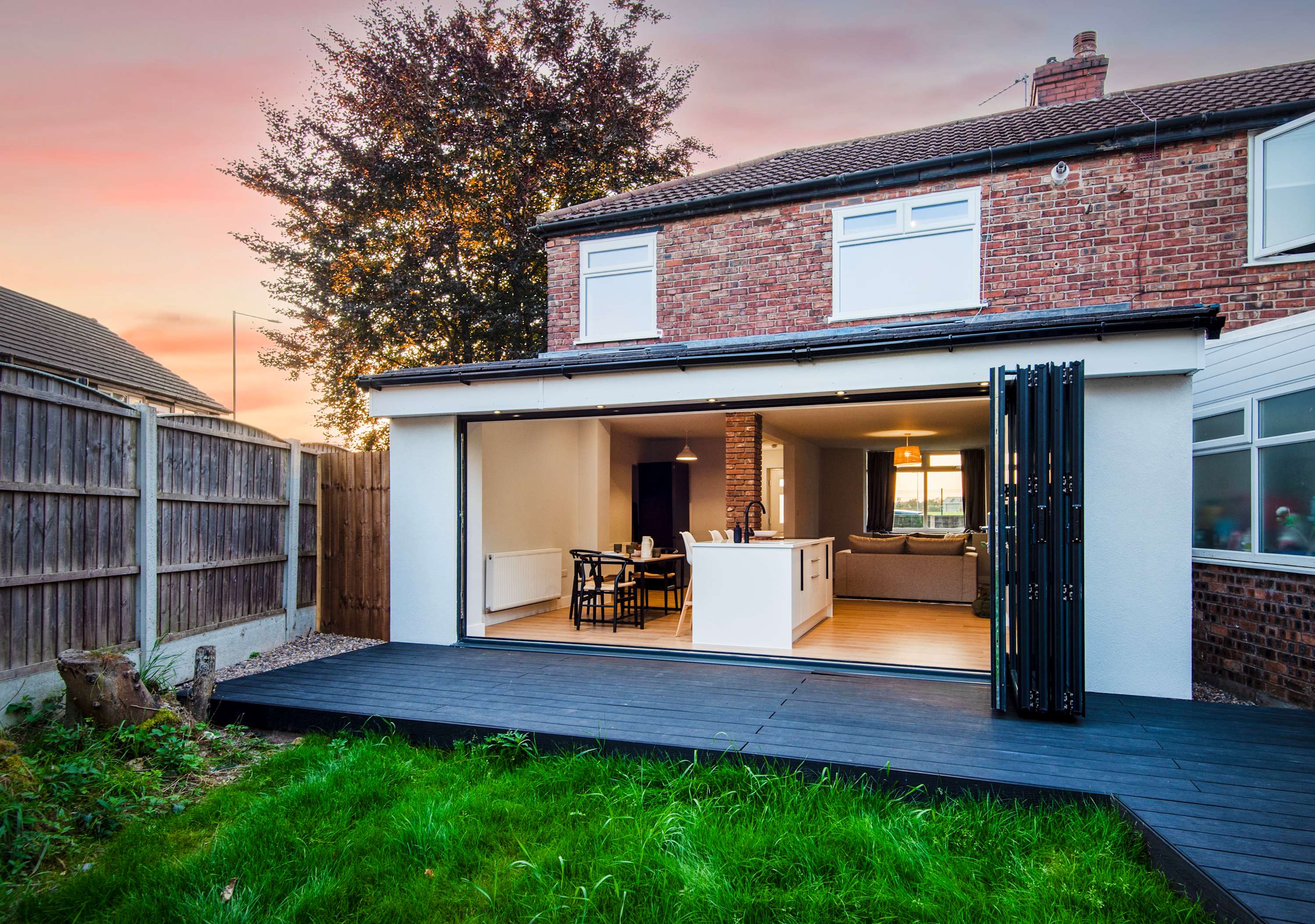 Modern home in Droylsden Mcr| Private Parking in Manor Road M43 6QD - Property image 2 - VivreStays