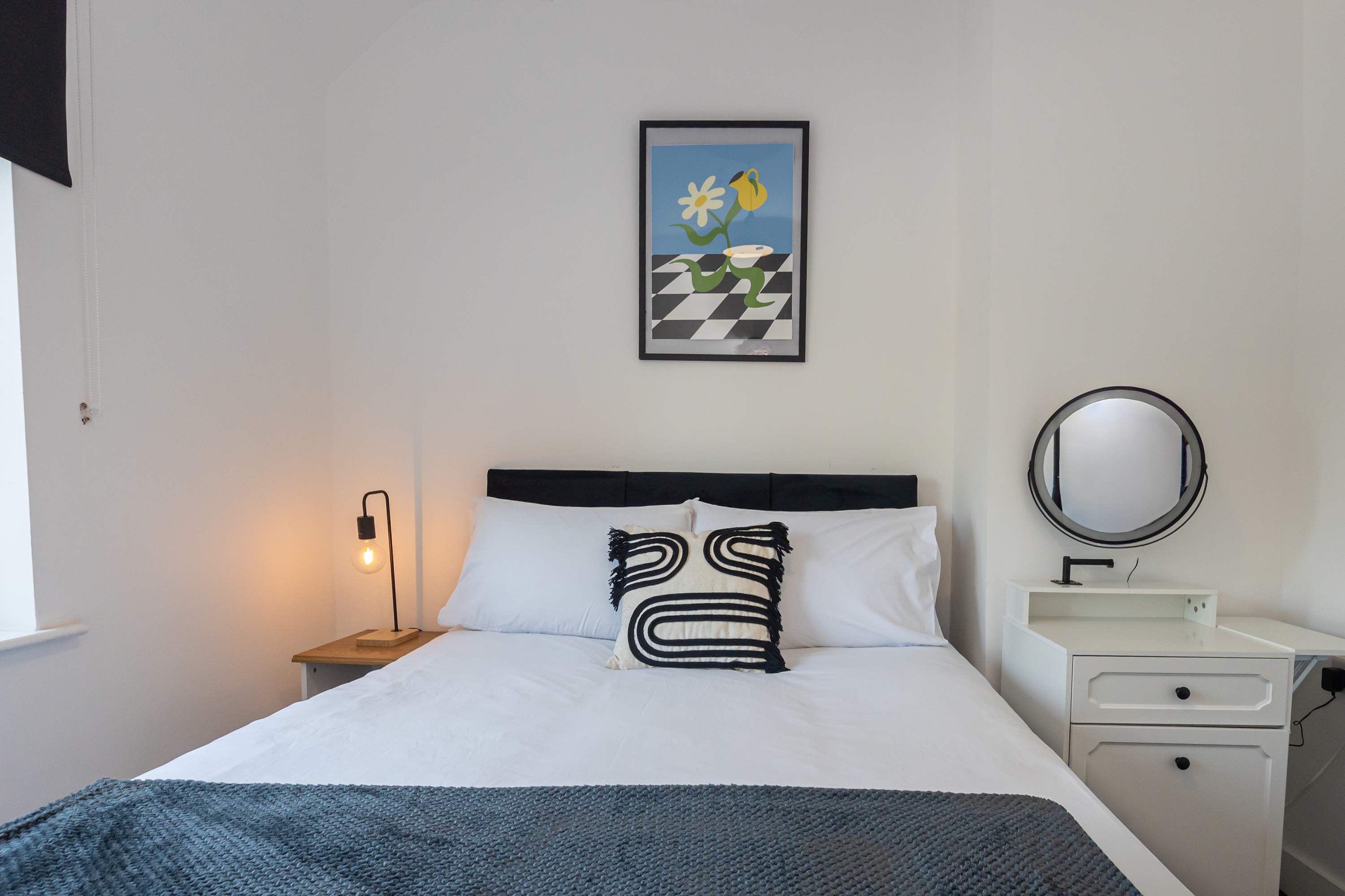 Modern home in Droylsden Mcr| Private Parking in Manor Road M43 6QD - Property image 10 - VivreStays