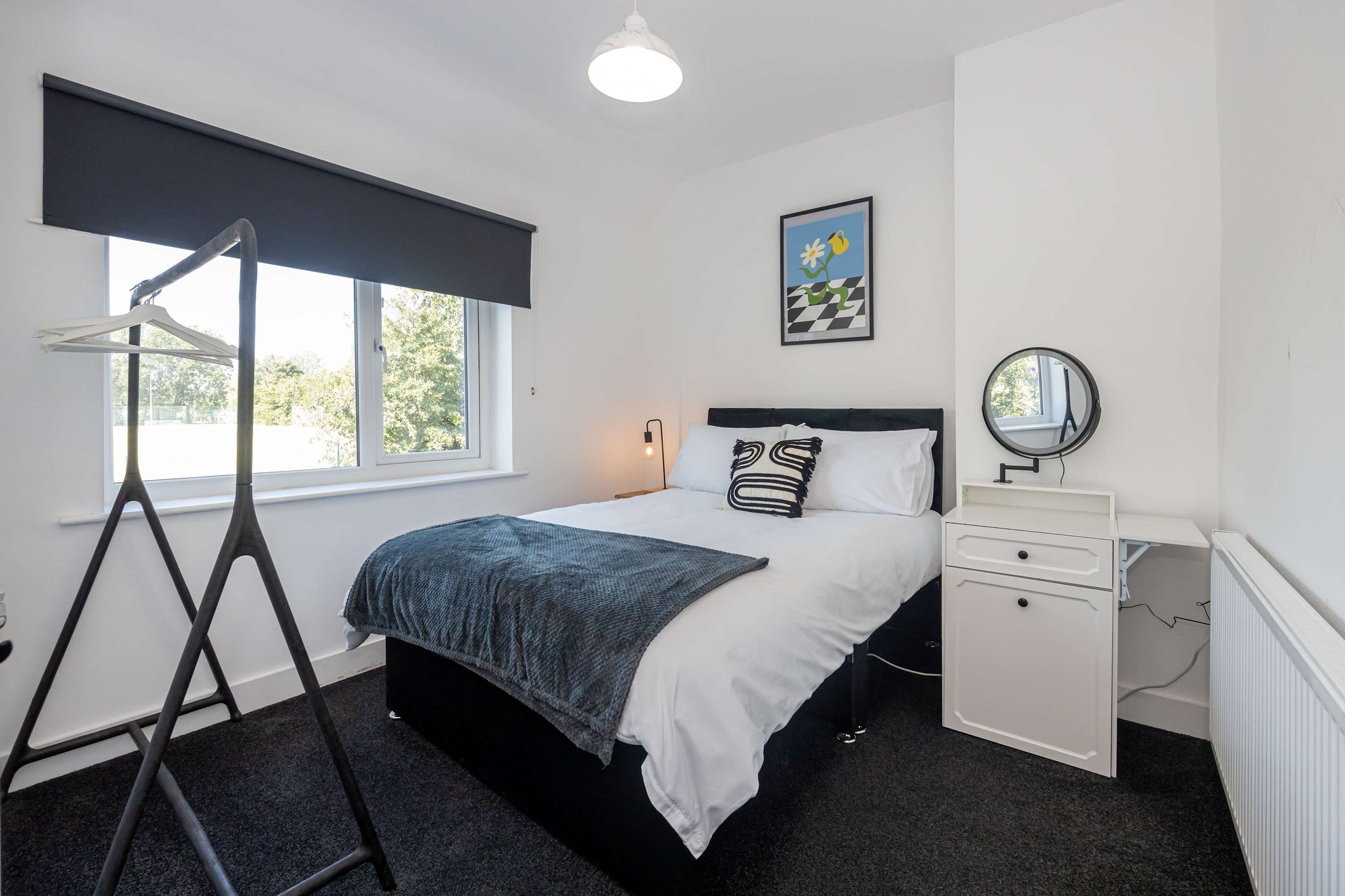 Modern home in Droylsden Mcr| Private Parking in Manor Road M43 6QD - Property image 7 - VivreStays