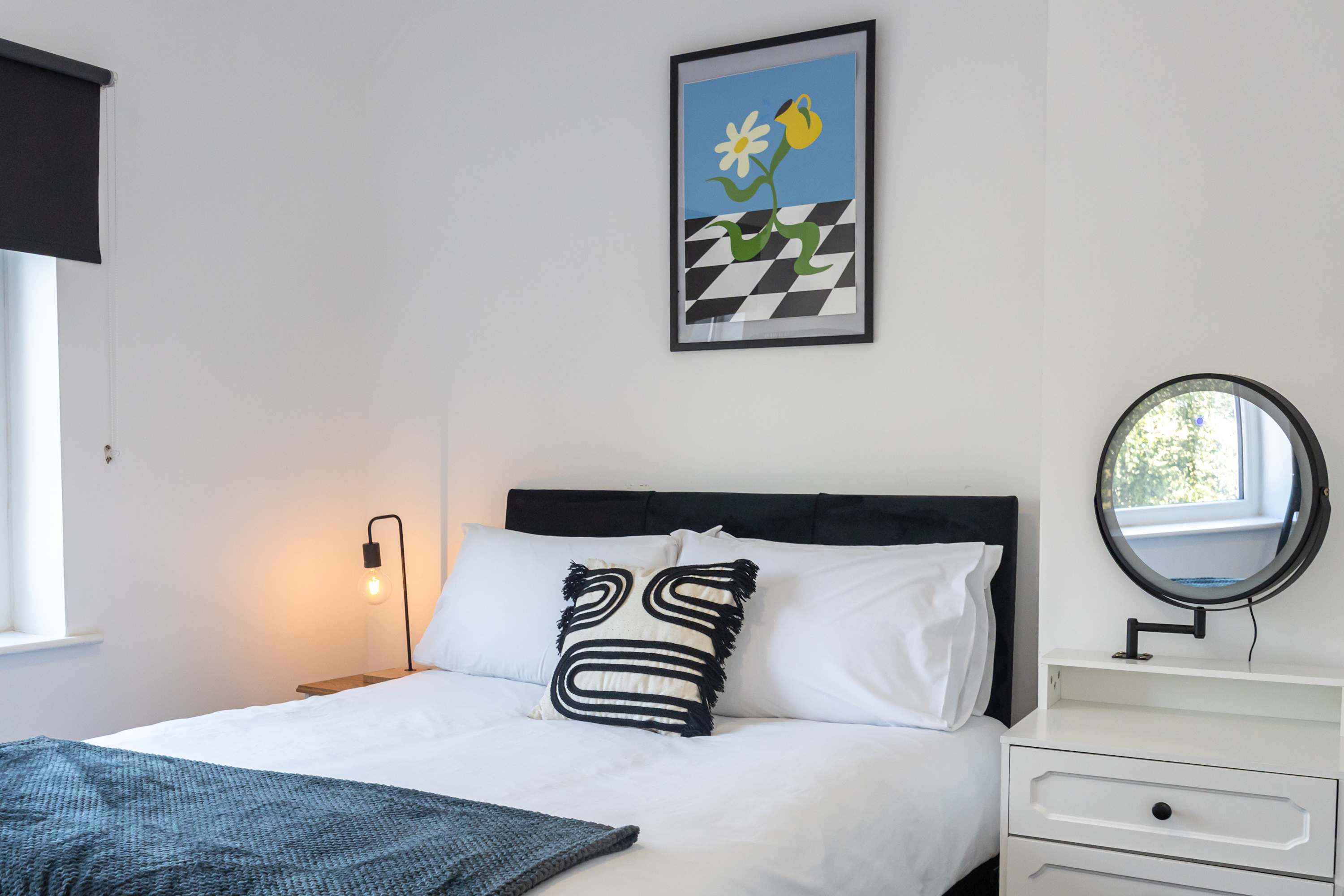 Modern home in Droylsden Mcr| Private Parking in Manor Road M43 6QD - Property image 6 - VivreStays