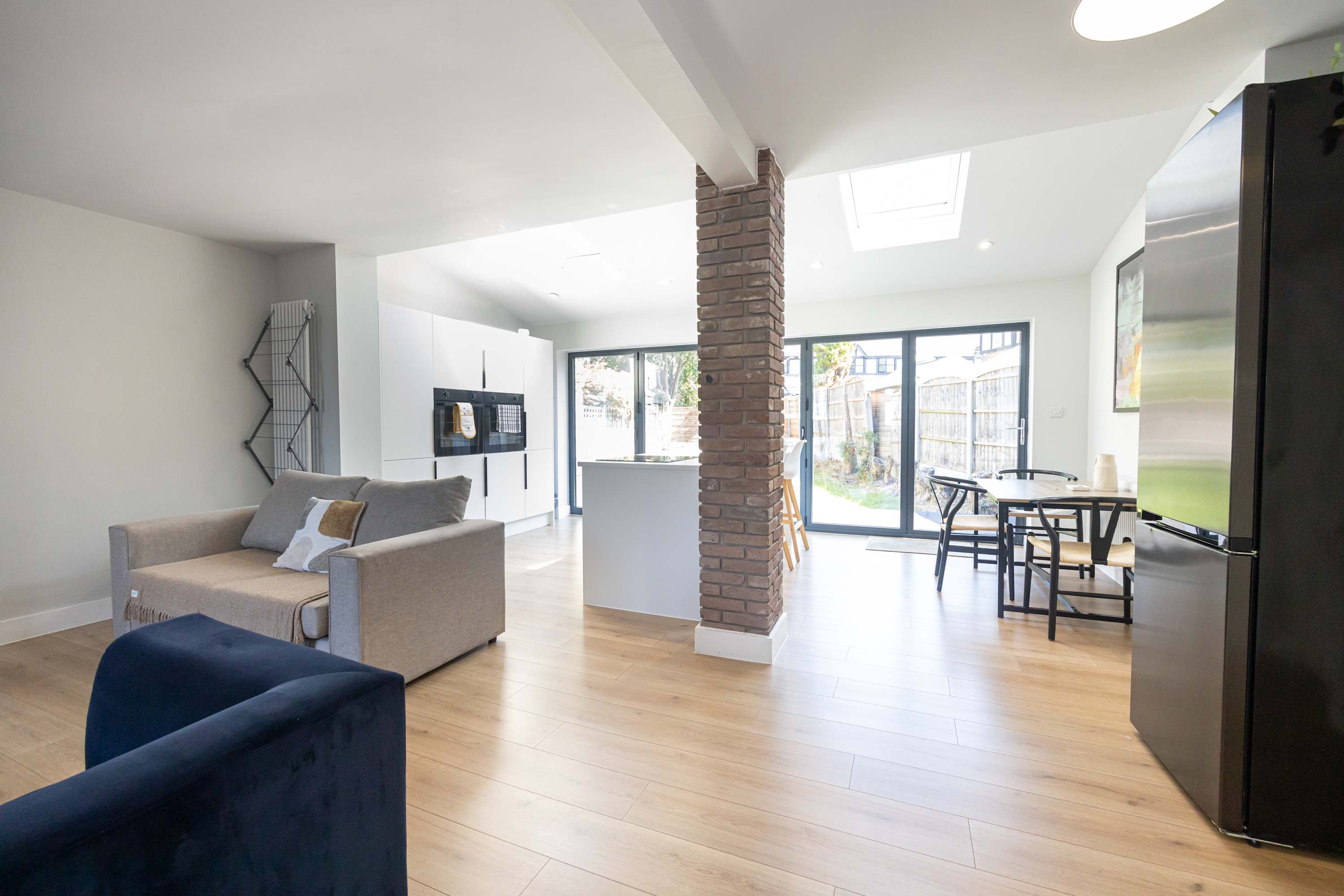 Modern home in Droylsden Mcr| Private Parking in Manor Road M43 6QD - Property image 14 - VivreStays