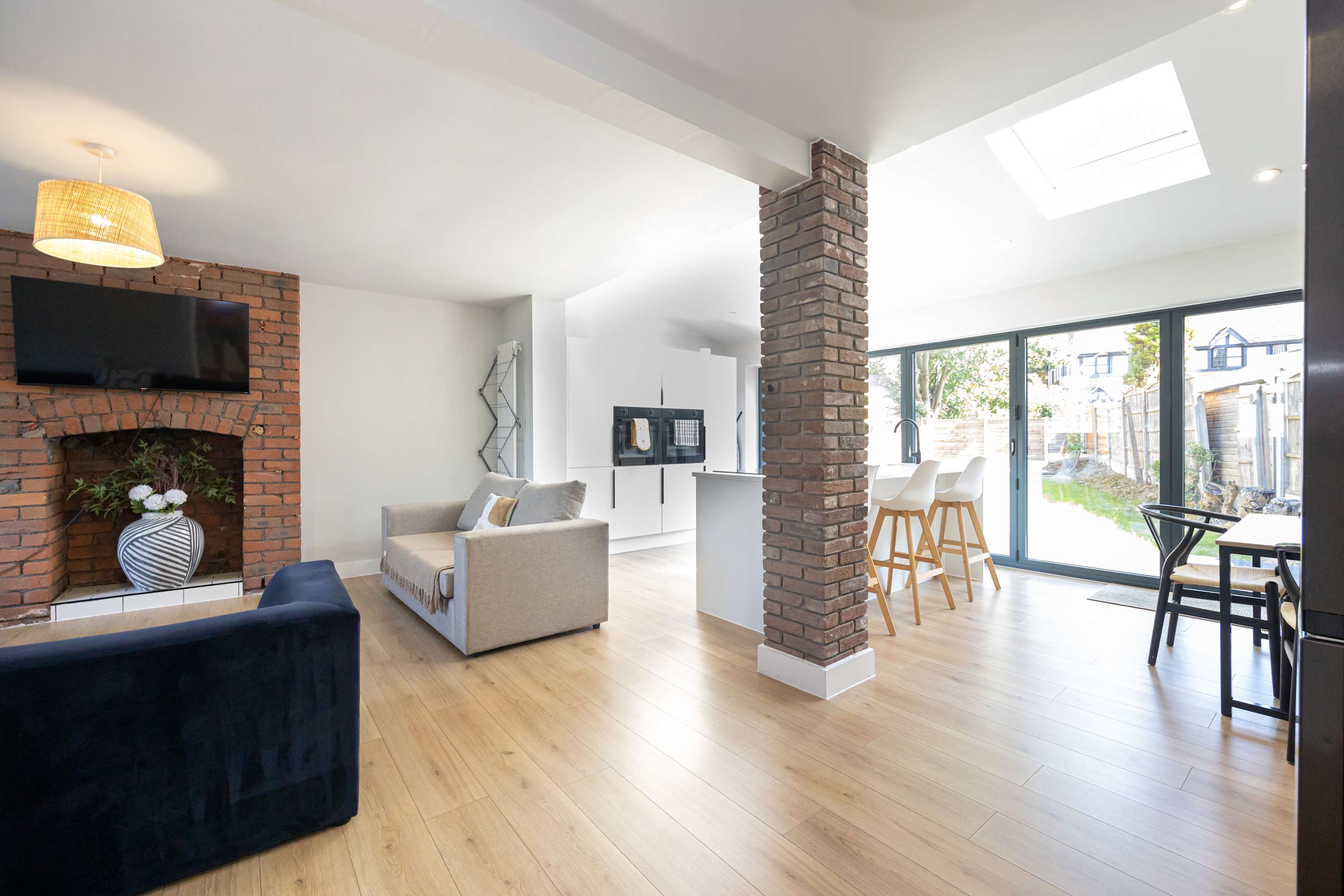 Modern home in Droylsden Mcr| Private Parking in Manor Road M43 6QD - Property image 20 - VivreStays